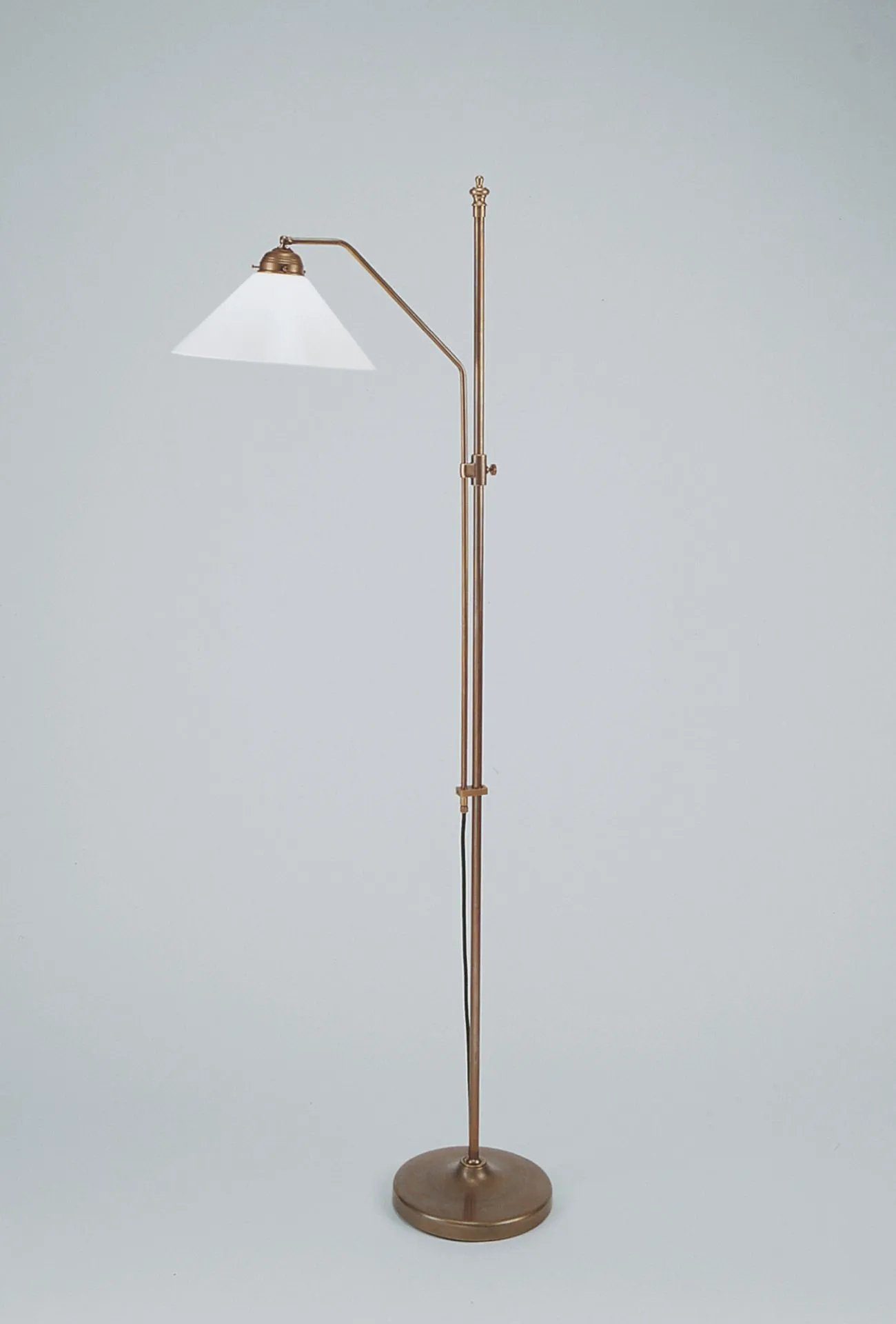 Berliner Messinglampen Stehlampe T3ST02-70op-B, ohne Leuchtmittel
