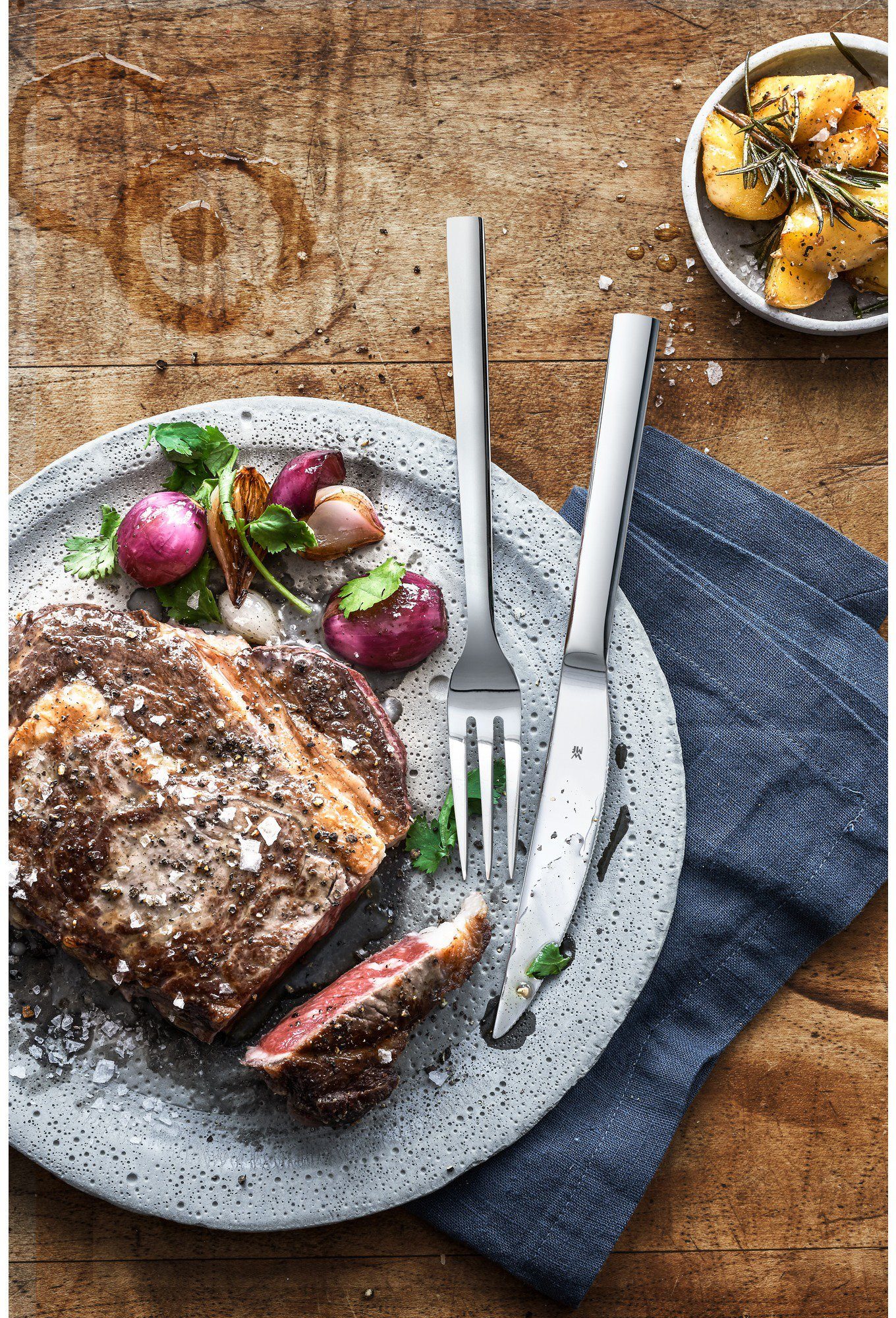 WMF Steakbesteck Nuova (12-tlg), 6 Personen, Cromargan® Edelstahl Rostfrei 18/10, Solide Monobloc Steakmesser