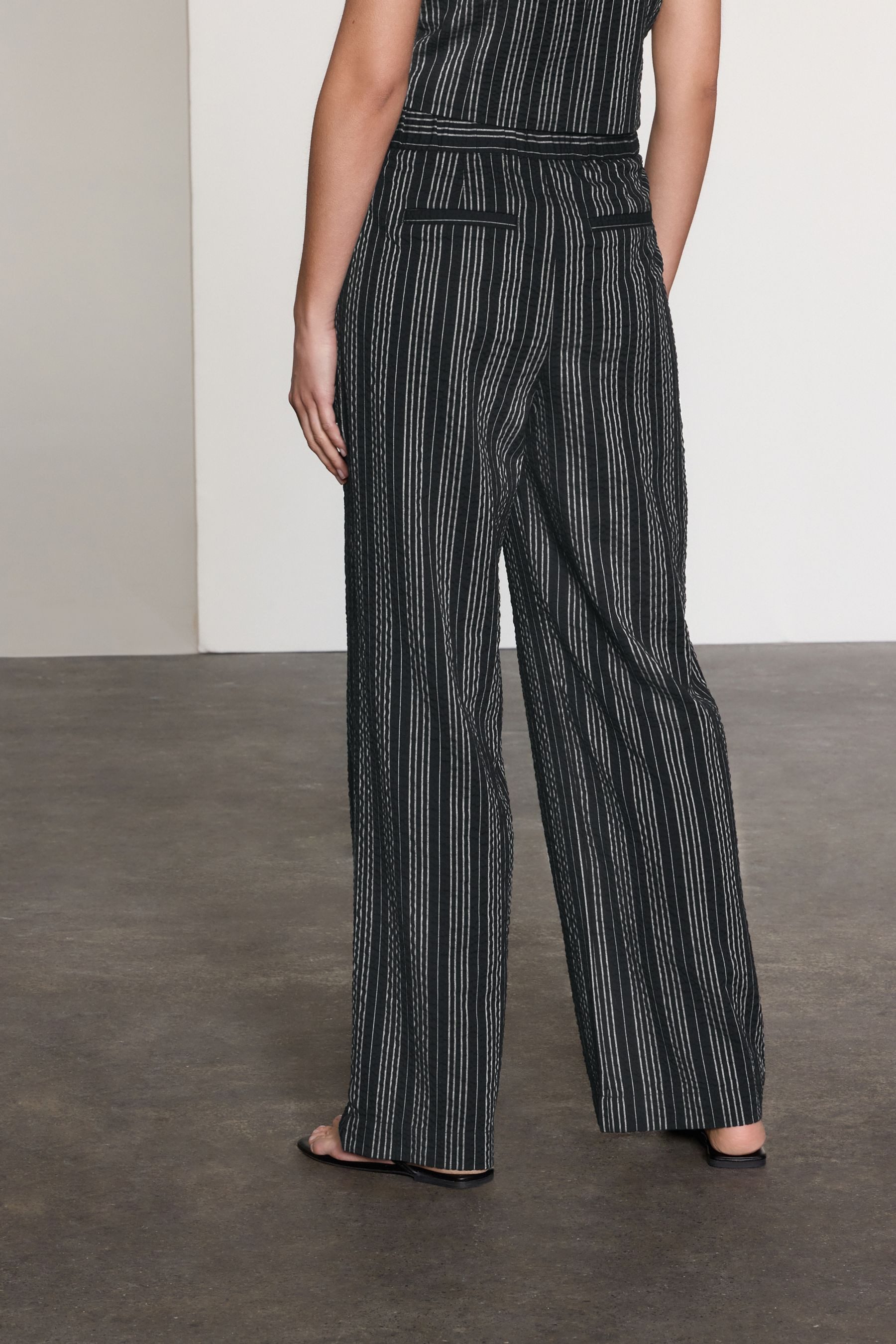 Next Stoffhose Straight Fit Hose mit Struktur-Streifen, Kurzgröße (1-tlg) günstig online kaufen