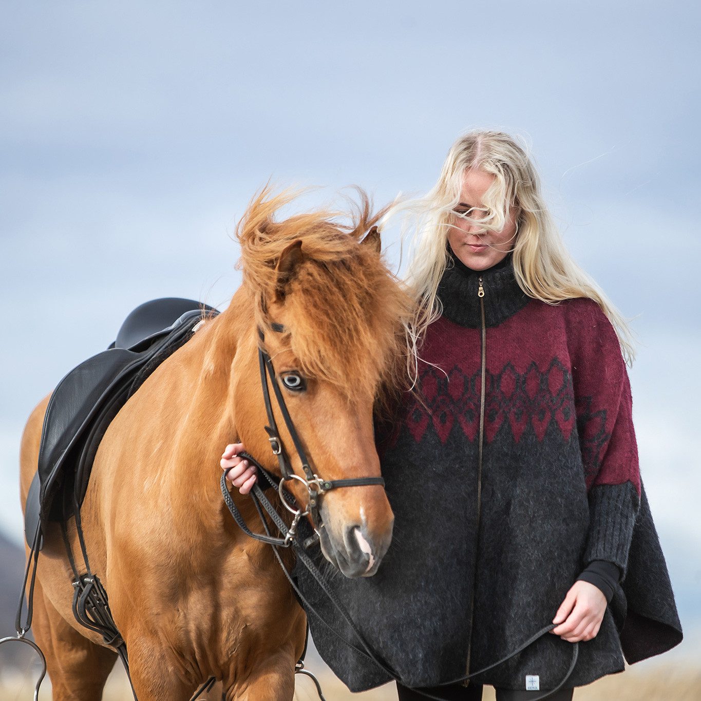 KIDKA Strickponcho - Reitponcho - Nordische Woll-Poncho-Jacke Schurwolle - Wintermantel - aus rauer isländischer Schurwolle