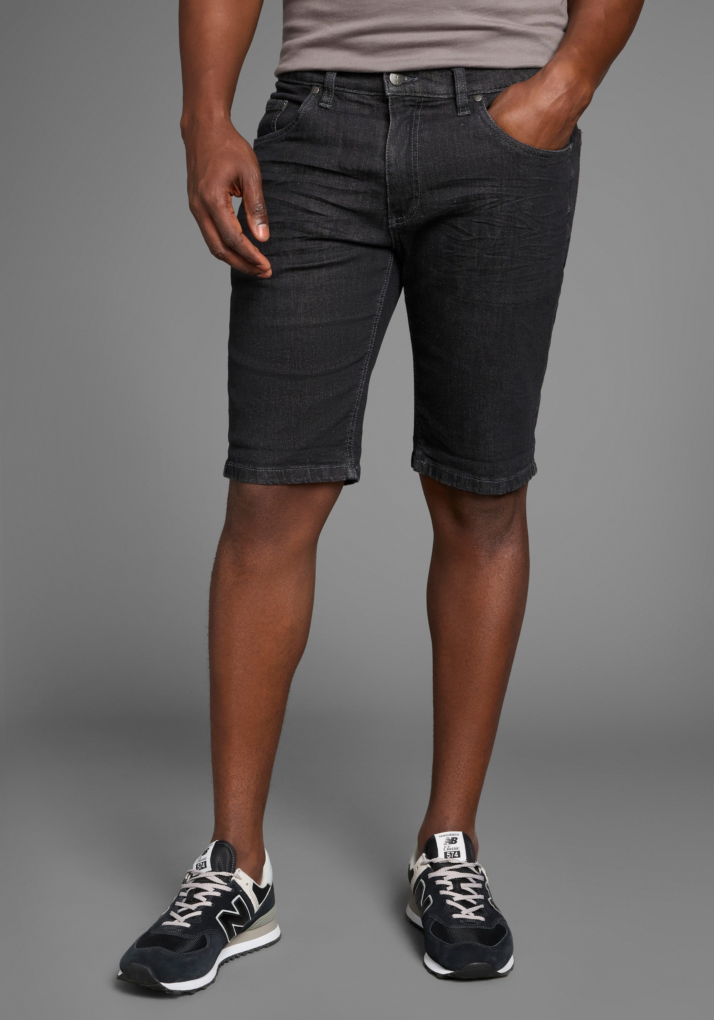 Arizona Jeansshorts, gerader Schnitt, knieumspielende Länge, niedrige Leibh günstig online kaufen