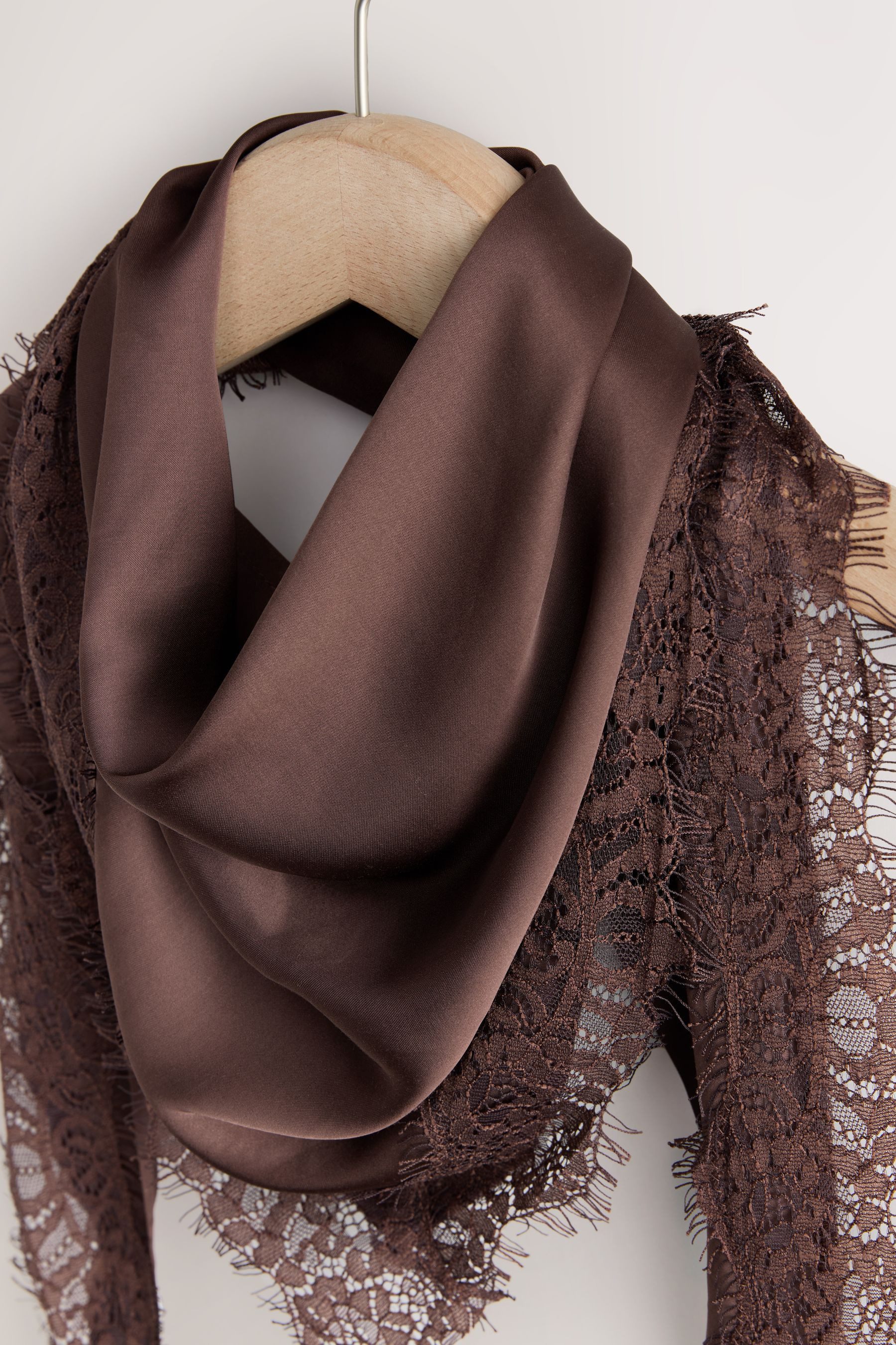 Next Schal Leichter, dreieckiger Schal mit Spitzenbesatz, (1-St) günstig online kaufen