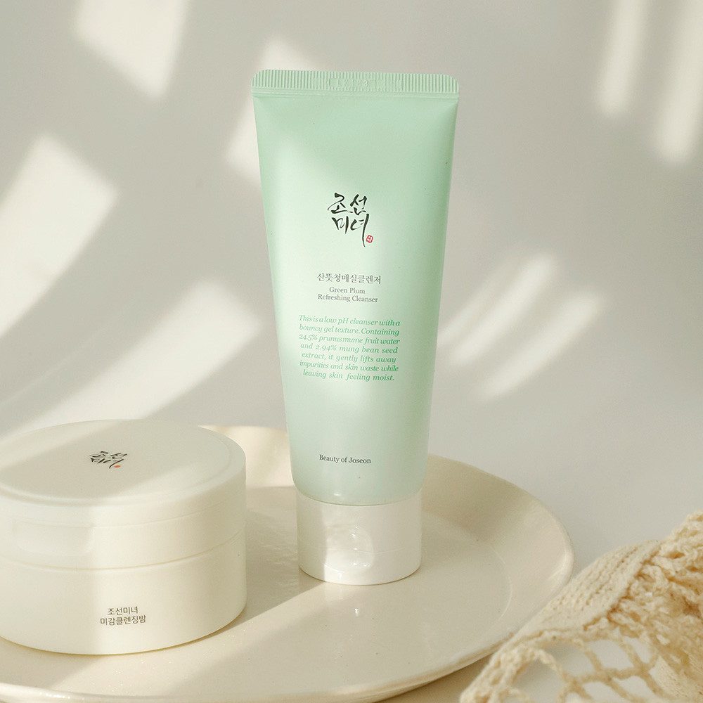 Beauty of Joseon Gesichts-Reinigungsschaum GREEN PLUM REFRESHING CLEANSER, für trockene Haut, bewahrt die natürliche Feuchtigkeit