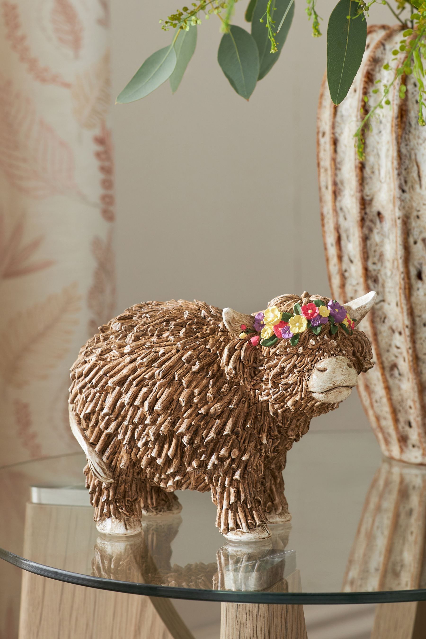 Next Dekofigur Hochlandrind Hamish mit Blumenkranz günstig online kaufen