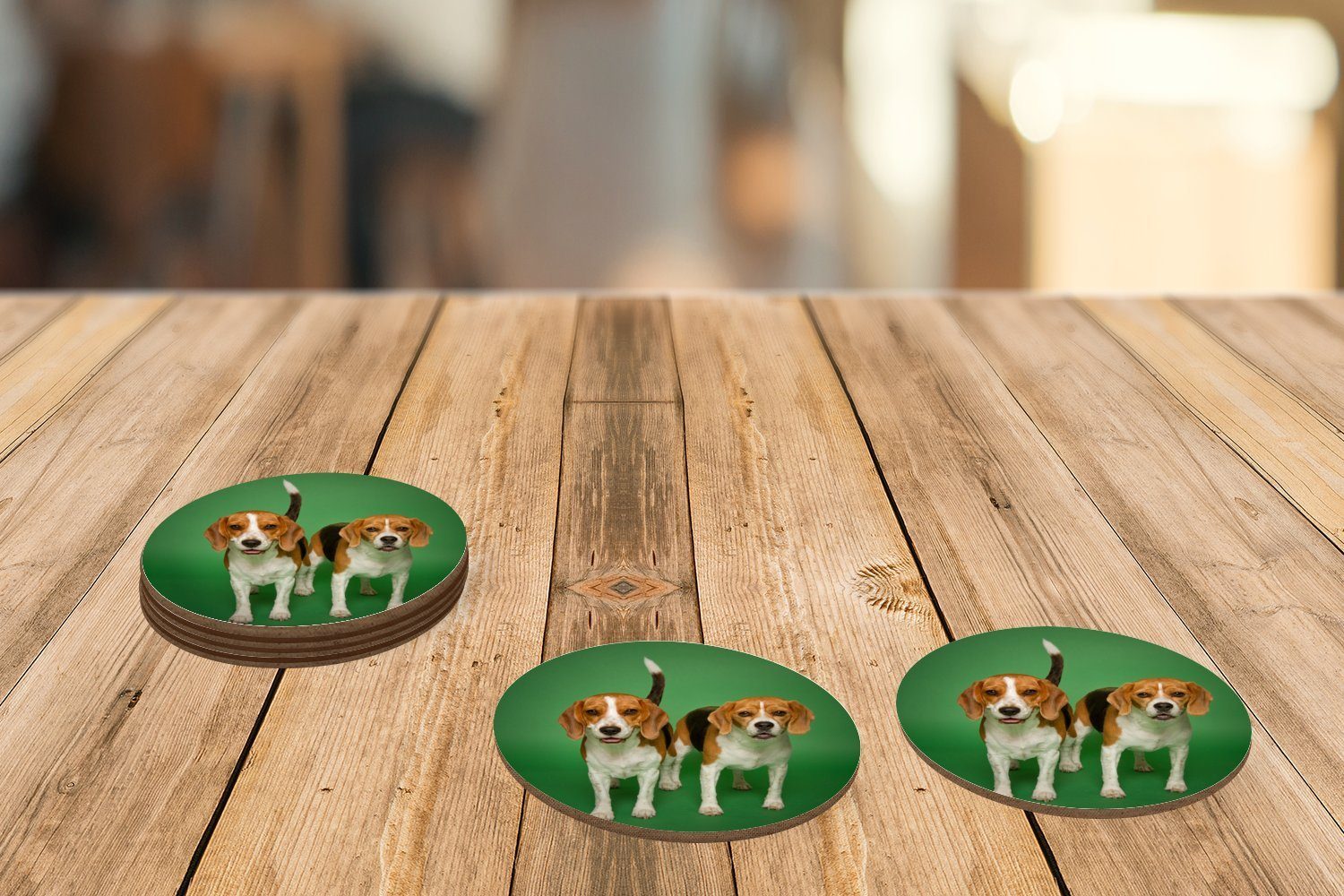 MuchoWow Glasuntersetzer Zwei schöne Beagles 6-tlg., Zubehör grünem Korkuntersetzer, für auf Getränkeuntersetzer, Tasse, Becher Tassenuntersetzer, Hintergrund, Gläser