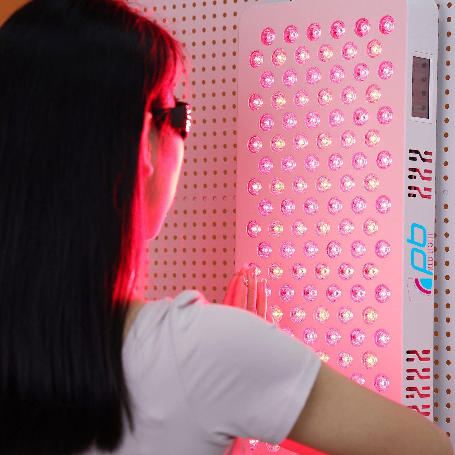 pb Red Light Rotlicht-Panel 2, Touchscreen, Fernbedienung, App, EMF-frei: 0,0 µT, 3 Jahre Garantie, 9 Wellenlängen (R+NIR+ Spectrum) 480, 590, 630, 660, 670, 810, 830, 850, 1060 nm, 8-tlg., Schutzbrille, Fernbedienung, Aufhängeset, Ständer, auch für Haustiere, Schmerzlinderung, Entzündungsreduktion, Muskelverspannung, Schlaf