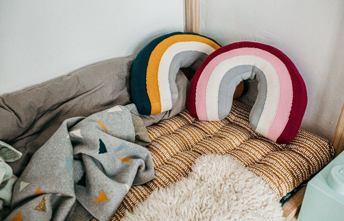 KINDSGUT Babykissen Regenbogenkissen, Regenbogenkissen, Baumwoll-Kissen, Alma, unisex, weich, Sofa-Kissen