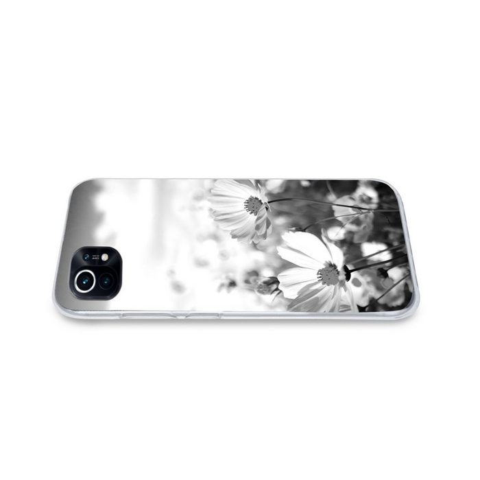 MuchoWow Handyhülle Blumen - Wiese - Lila - Gras - Weiß - Wolken - Blau Phone Case Handyhülle Xiaomi Mi 11 Silikon Schutzhülle