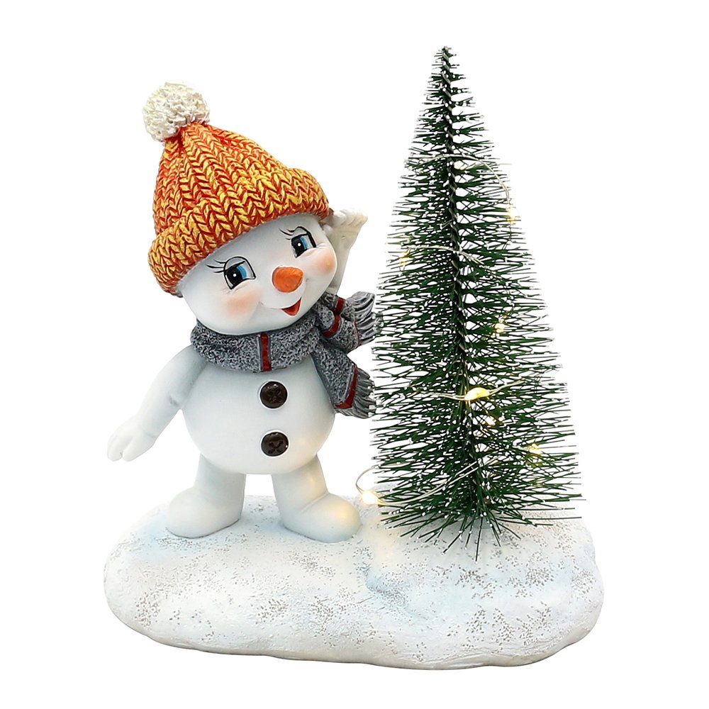 Dekohelden24 Dekofigur Schneekind - Schneemann mit Mütze und Schal in orange und grau, mit beleuchteten LED Weihnachtsbaum, L/B/H 12 x 7,5 x 14 cm.