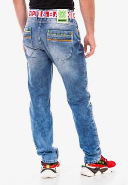 Cipo & Baxx Straight-Jeans mit farbigen Destroyed-Details