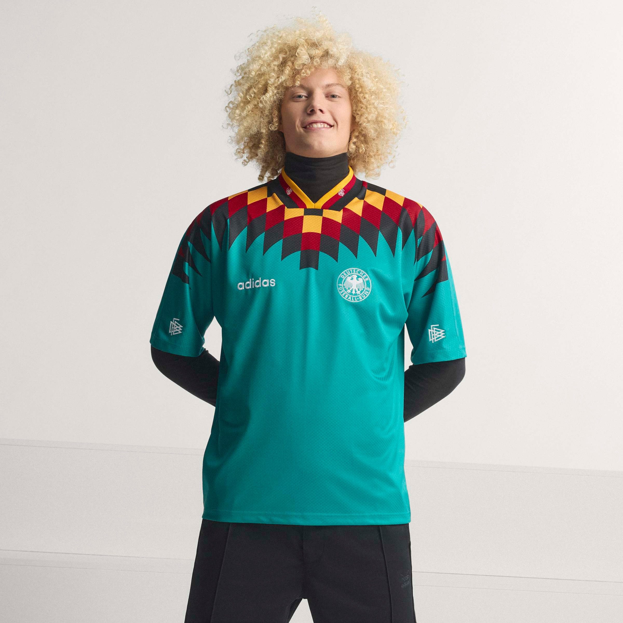adidas Performance Fußballtrikot DFB A JSY 94 mit V-Ausschnitt, lockerer Schnitt, aus Jacquard-Strickmaterial