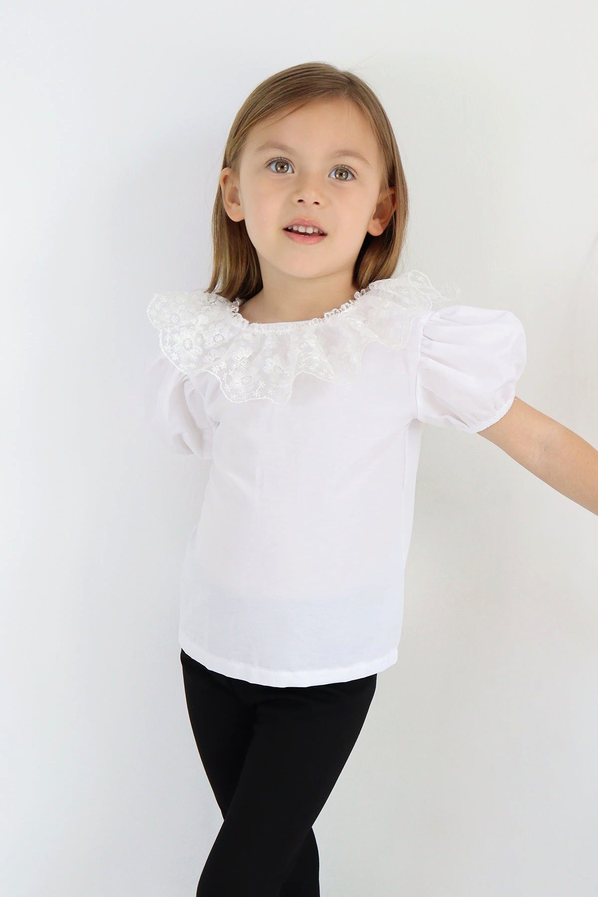 Kurzarmshirt Weißes T-Shirt mit Spitzendetails am Kragen