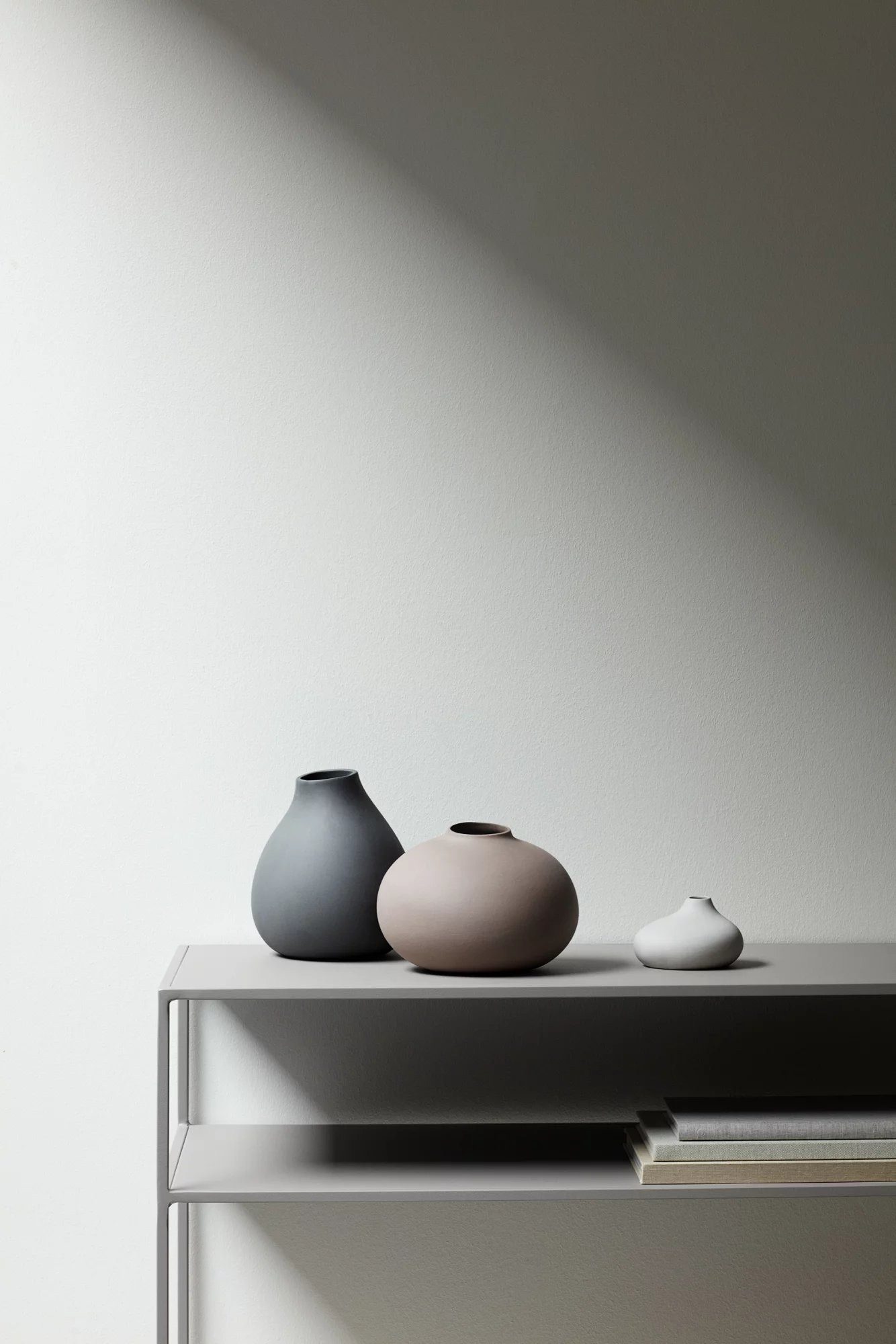 blomus Sideboard -FERA- Wandregal: Zeitloses Design für modernes Wohnen, Robust, Pflegeleicht, Stilvolles Design, Minimalistisch, 85x35x80 cm