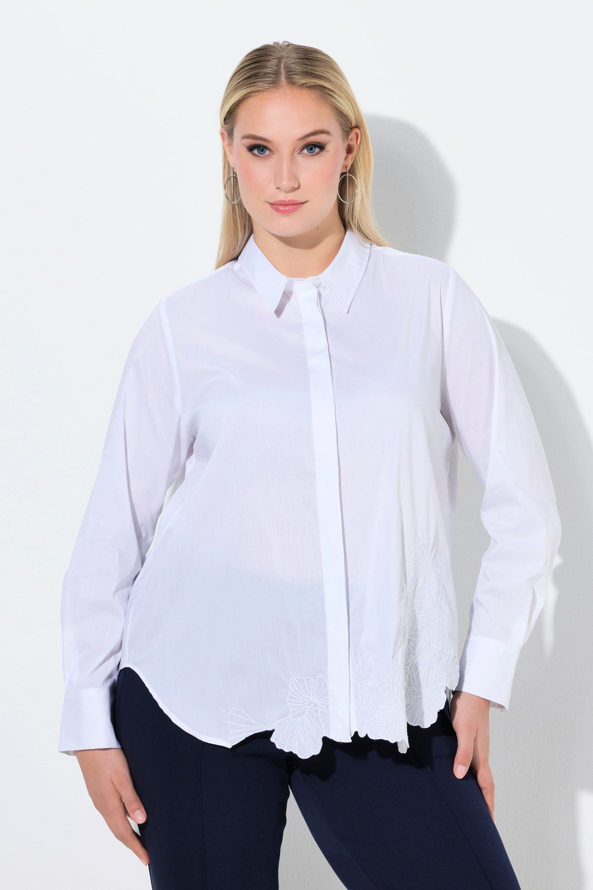 Hemdbluse Bluse Blütenstickerei Hemdkragen Langarm