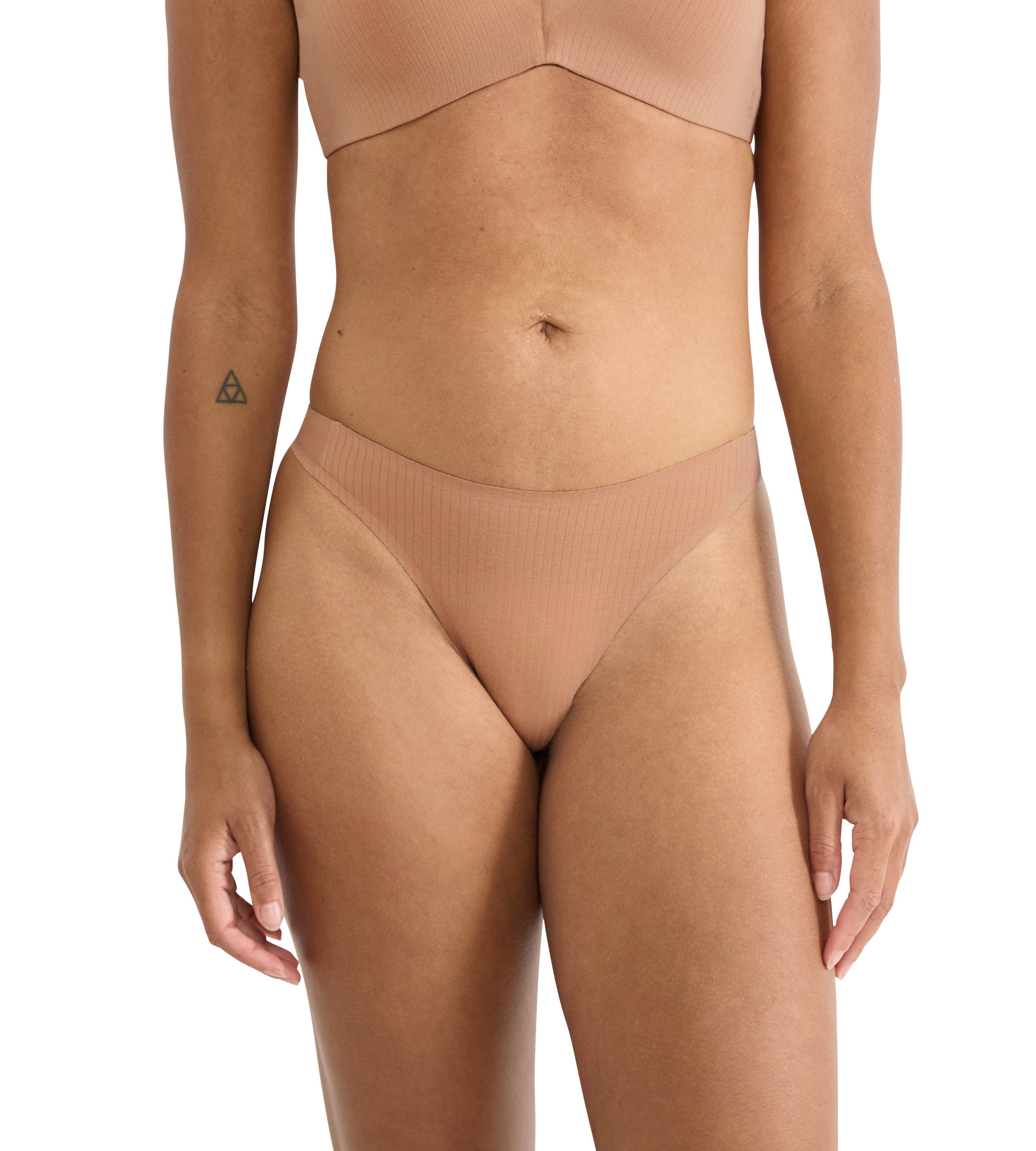 sloggi String ZERO Feel Pure dezenter Streifeneffekt, nahtlos, Stretch