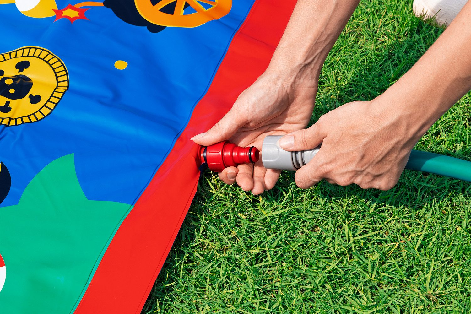 Bestway Planschbecken Pirat, (Packung, 170 x 140 cm), Inkl. Wassersprinkler mit Gartenschlauchanschluss