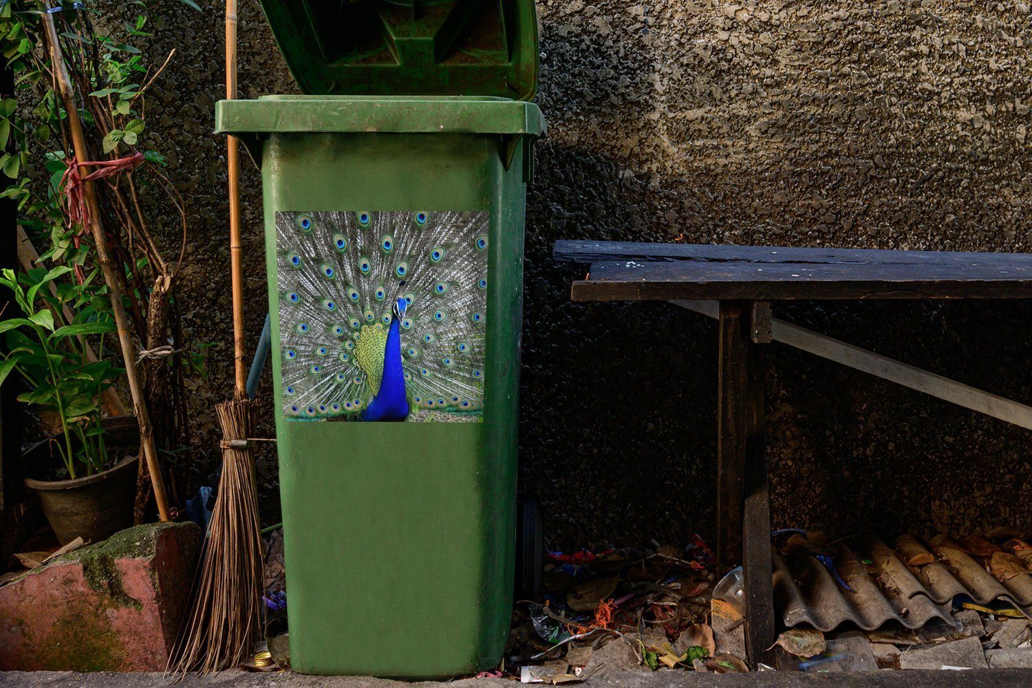 MuchoWow Wandsticker St), Schnabel Container, Pfau Abfalbehälter Grün - - Mülleimer-aufkleber, Sticker, (1 Mülltonne