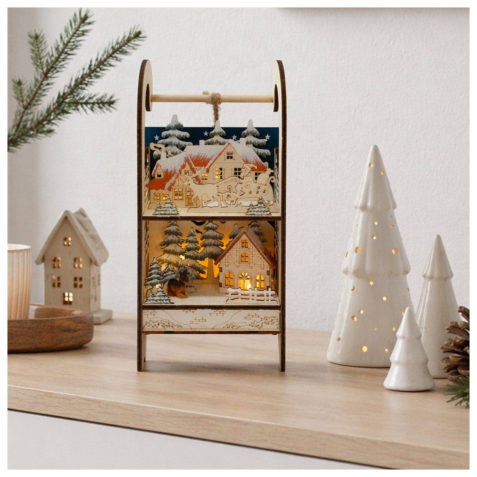 HTI-Living Weihnachtsszene Weihnachtsdeko Holzschlitten mit LED, Winterliche Dorfidylle auf 2 Ebenen, batteriebetrieben