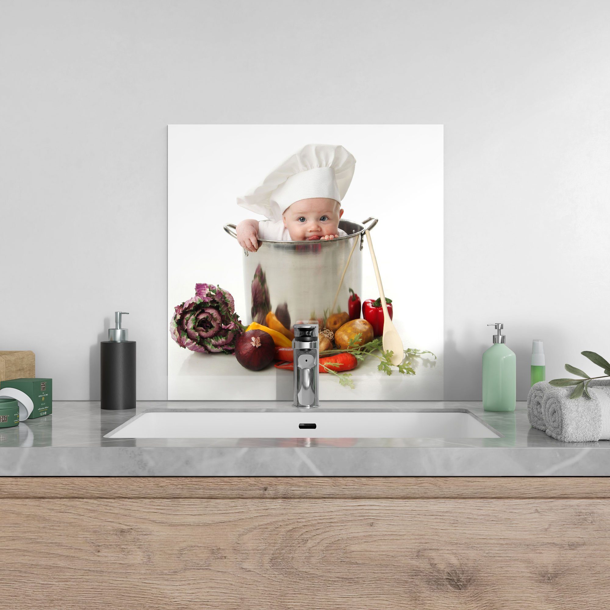 'Baby im Kochtopf', DEQORI Herdblende Spritzschutz Küchenrückwand Badrückwand Glas