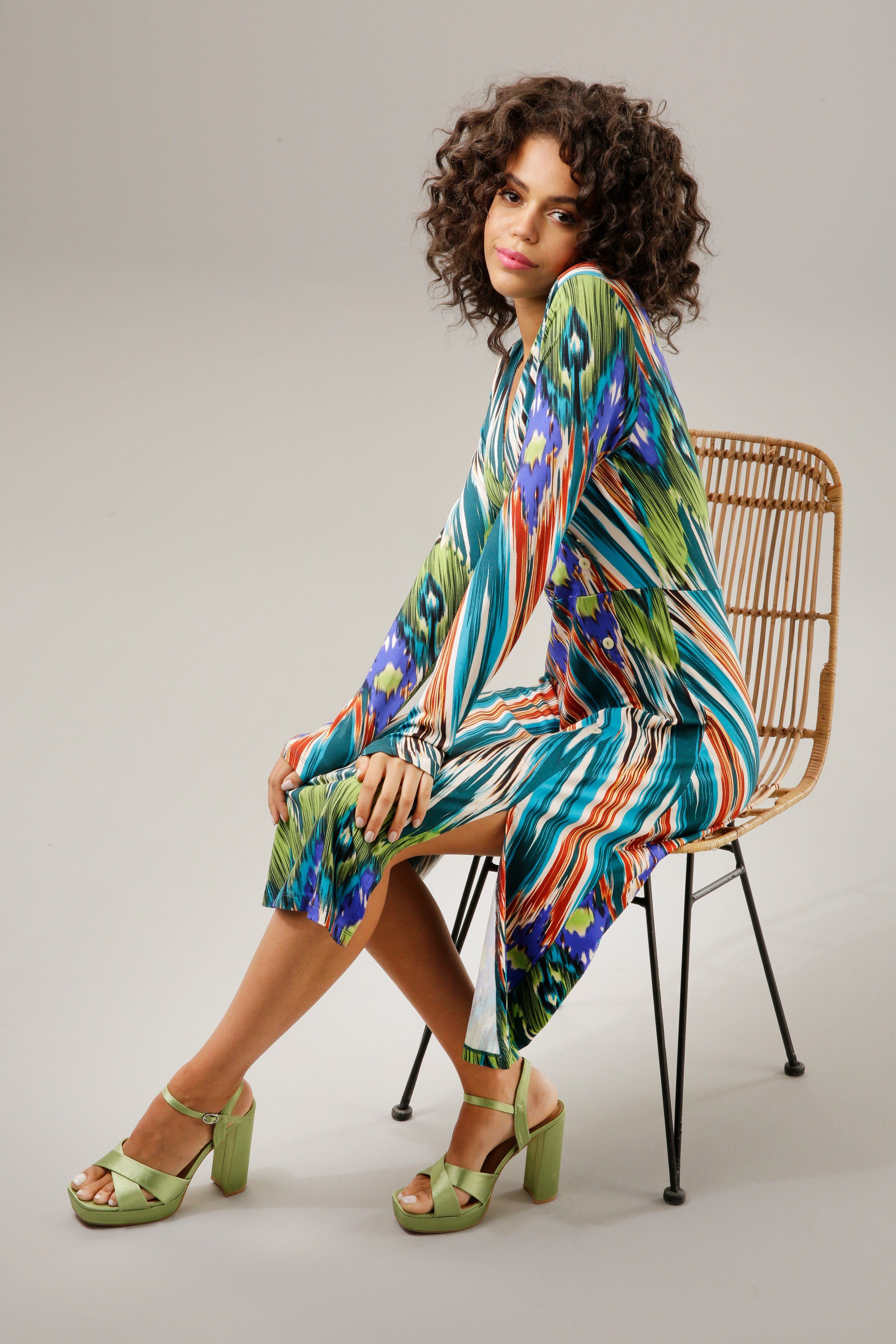 Aniston CASUAL Jerseykleid mit farbenfrohem ein Ethno-Druck Unikat Teil jedes 