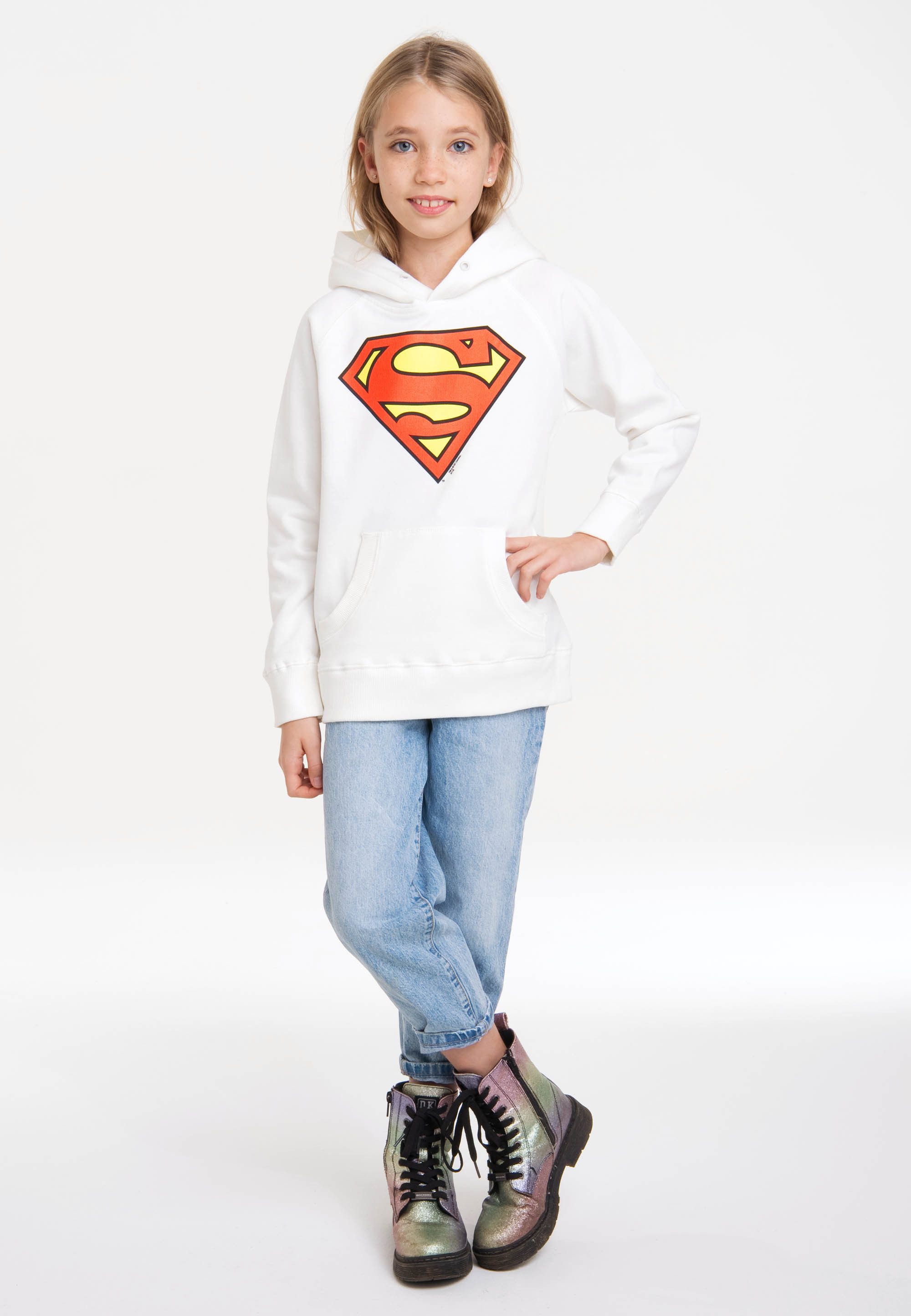 LOGOSHIRT Kapuzensweatshirt DC - Batman Logo mit stylischem Superman-Aufdruck