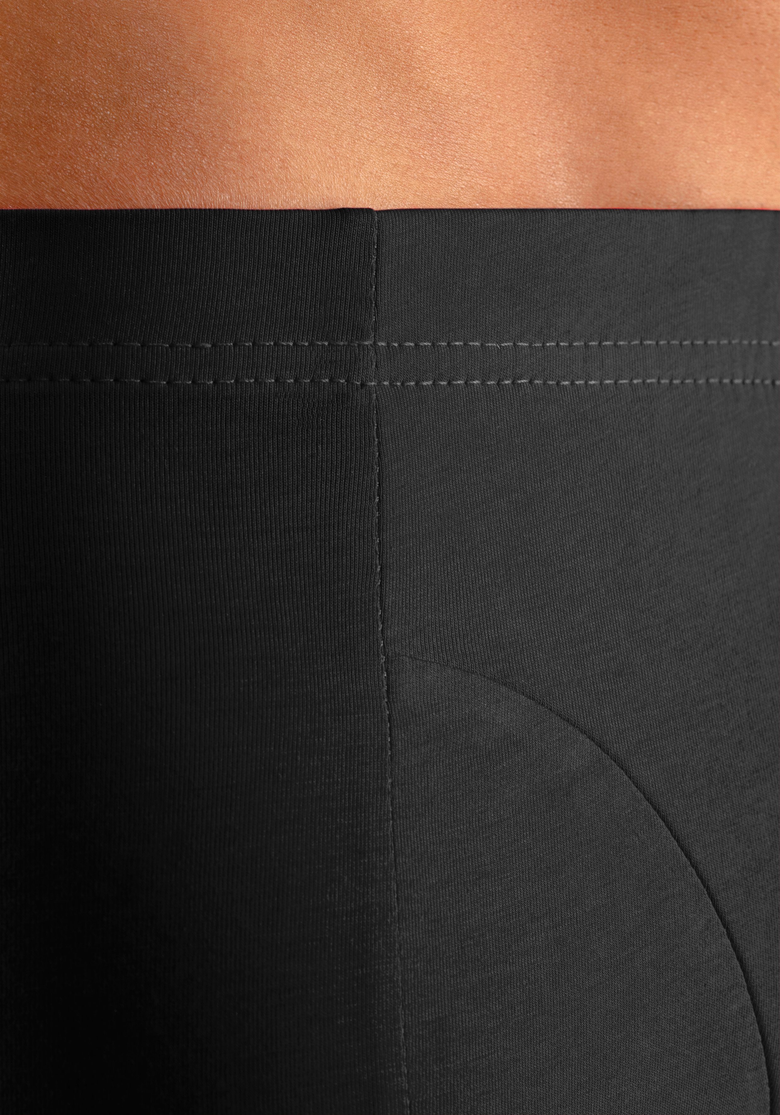 Bench. Boxer Boxershorts für Herren (Dose, 4-St) Unterhosen in der Dose mit kleinem Logodruck auf dem Bein – Bild 5 von 5