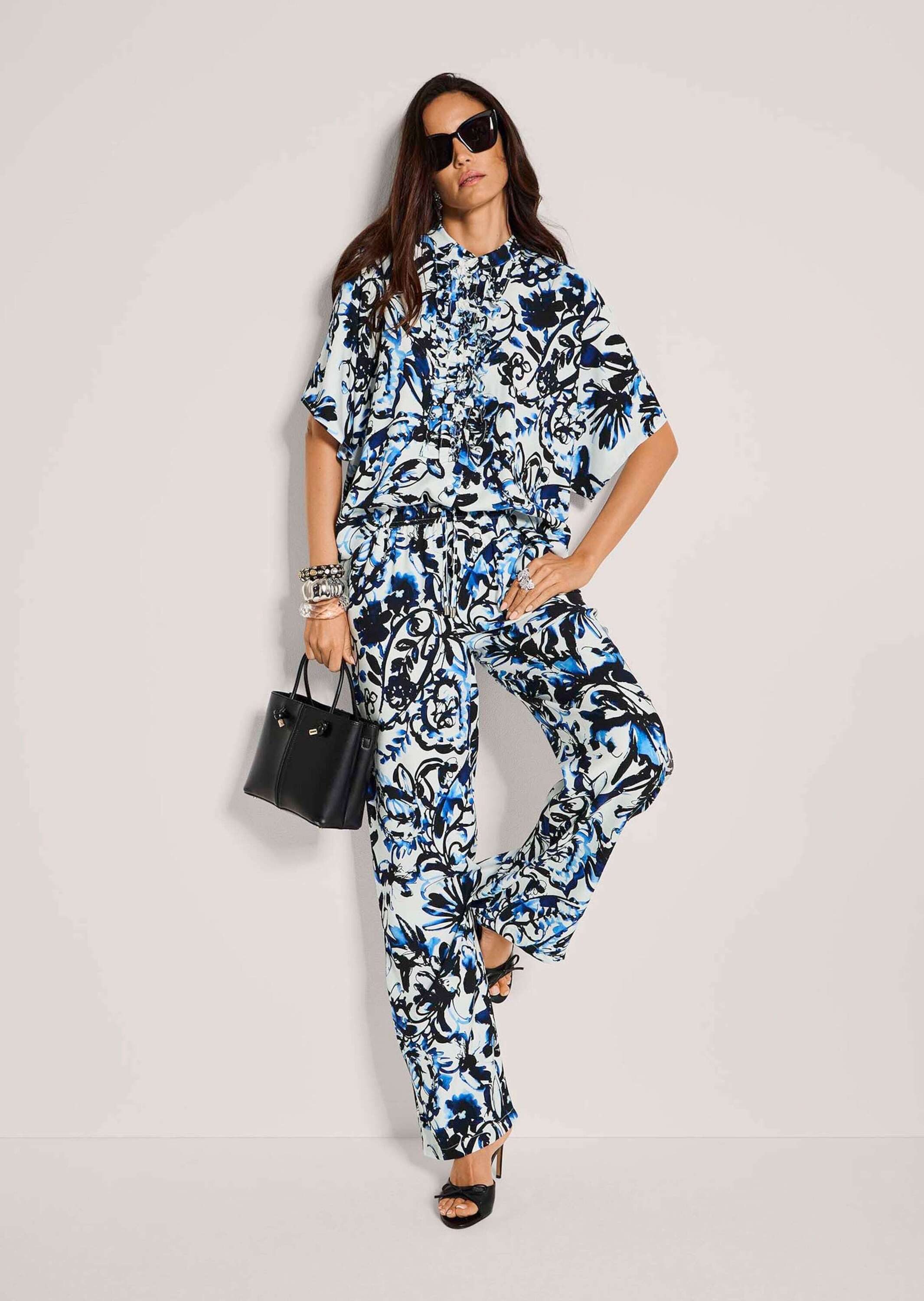 MADELEINE Kurzarmbluse Oversized-Bluse mit Rüschen Viskosebluse mit Rundhals, Knopfleiste und Kurzarm