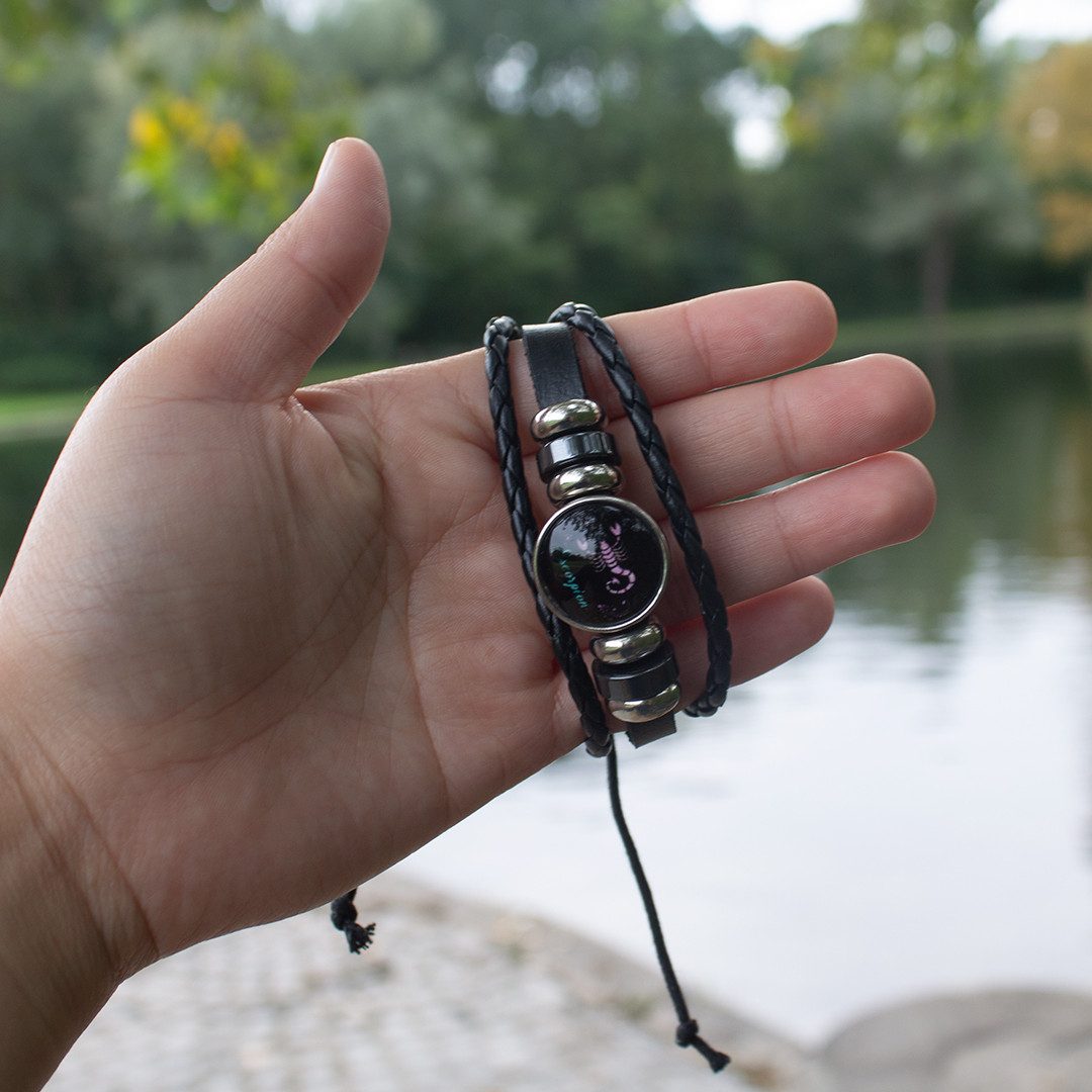 Stelby Armband mit Gravur Armband Sternzeichen Skorpion mit 3D Gravur im Glas (Weihnachtsgeschenk, Geburtstagsgeschenk, Valentinstaggeschenk, modern, minimalistisch), langlebig, pflegeleicht, unisex