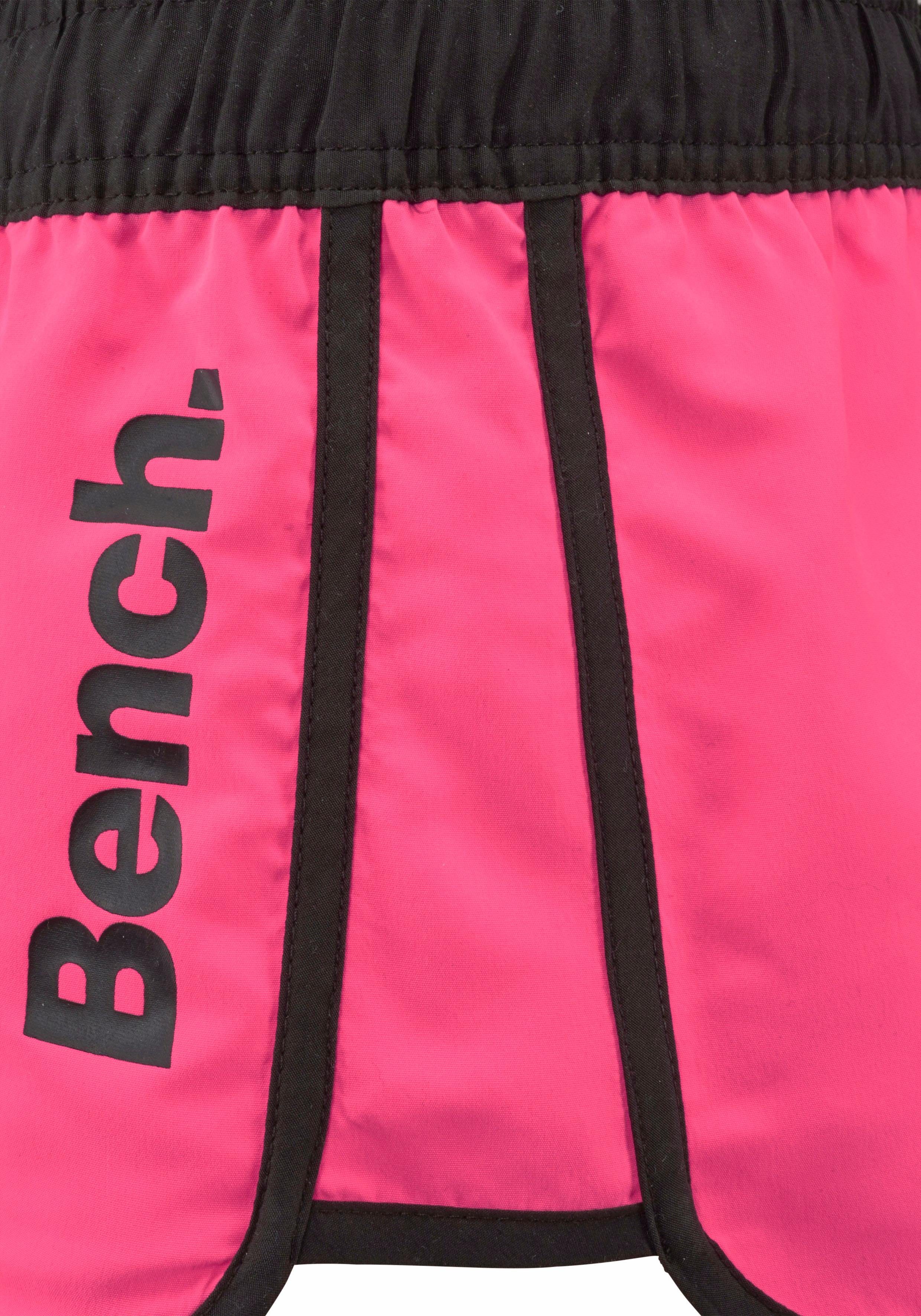 Bench. Badeshorts aus Microfaser, mit Außenkordel, mit Gesäßtasche, mit Klettverschluss