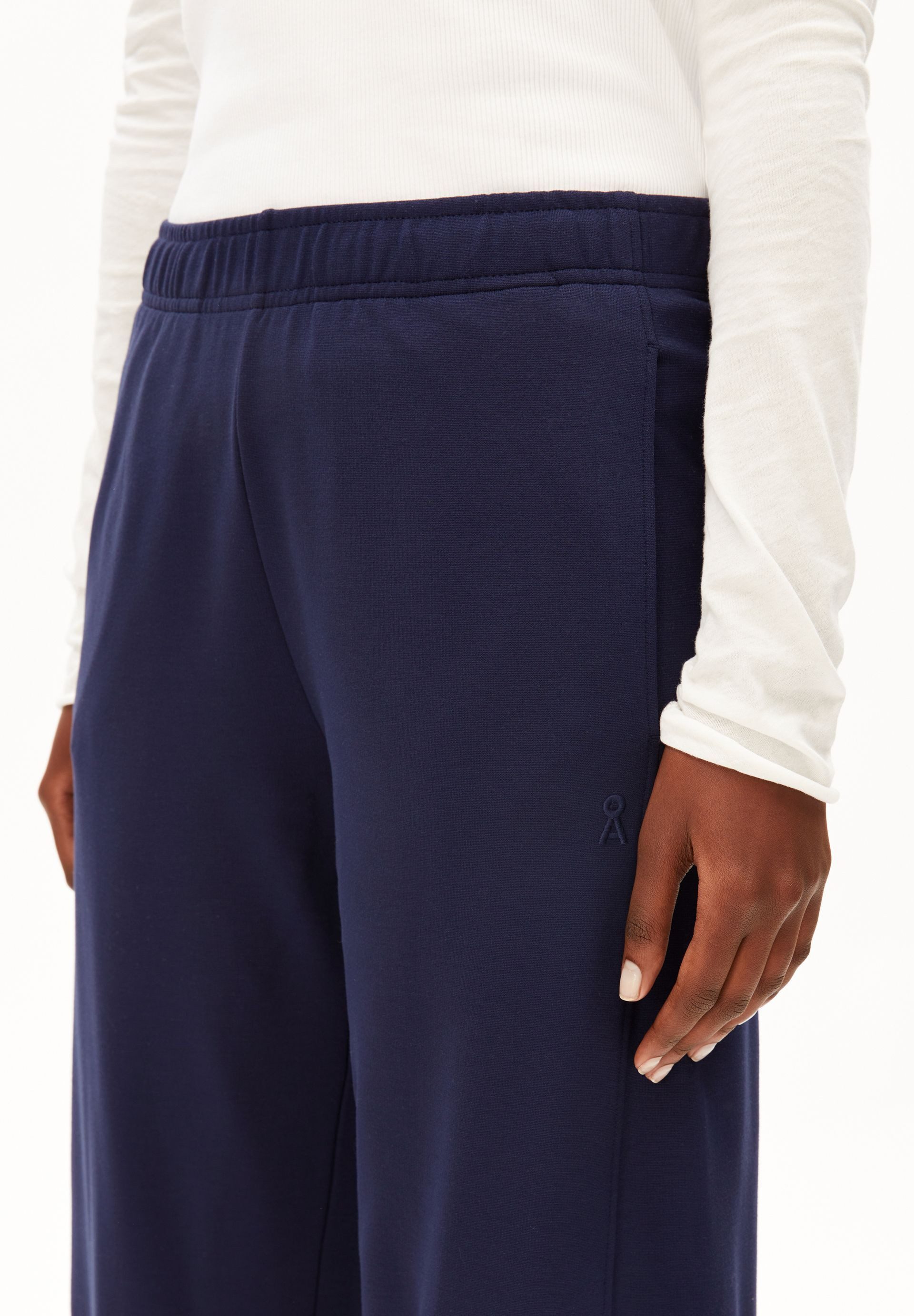 Armedangels Jerseyhose JERSEY BARREL (Mid waist, Regular Fit) Hose aus LENZING™ ECOVERO™ Viskose Mix