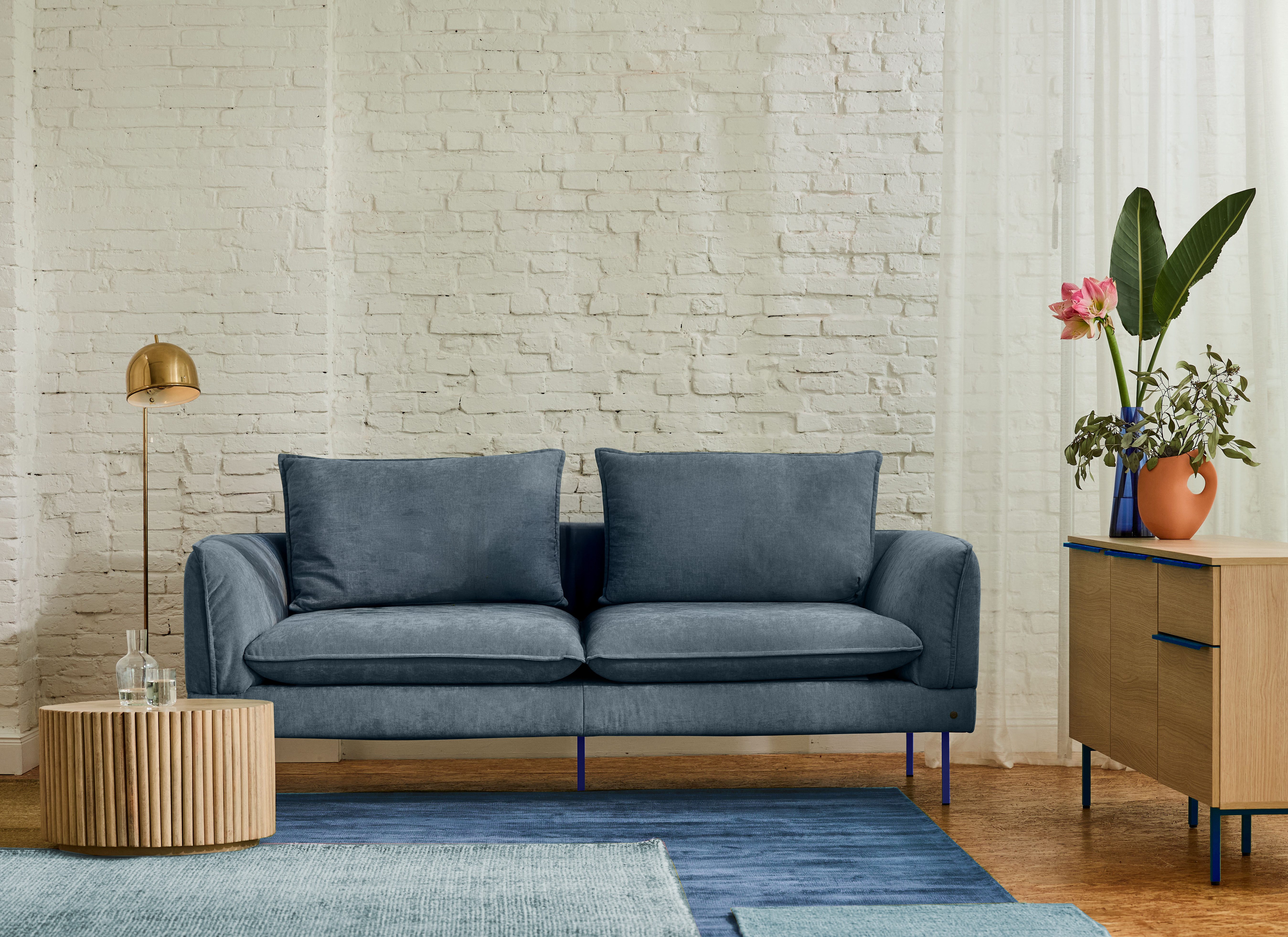 TOM TAILOR HOME Big-Sofa WINGS mit leichter, schwebender Optik (220 x 90 cm), passende Metallfüße in den TOM TAILOR Farben und softer Kissenlook