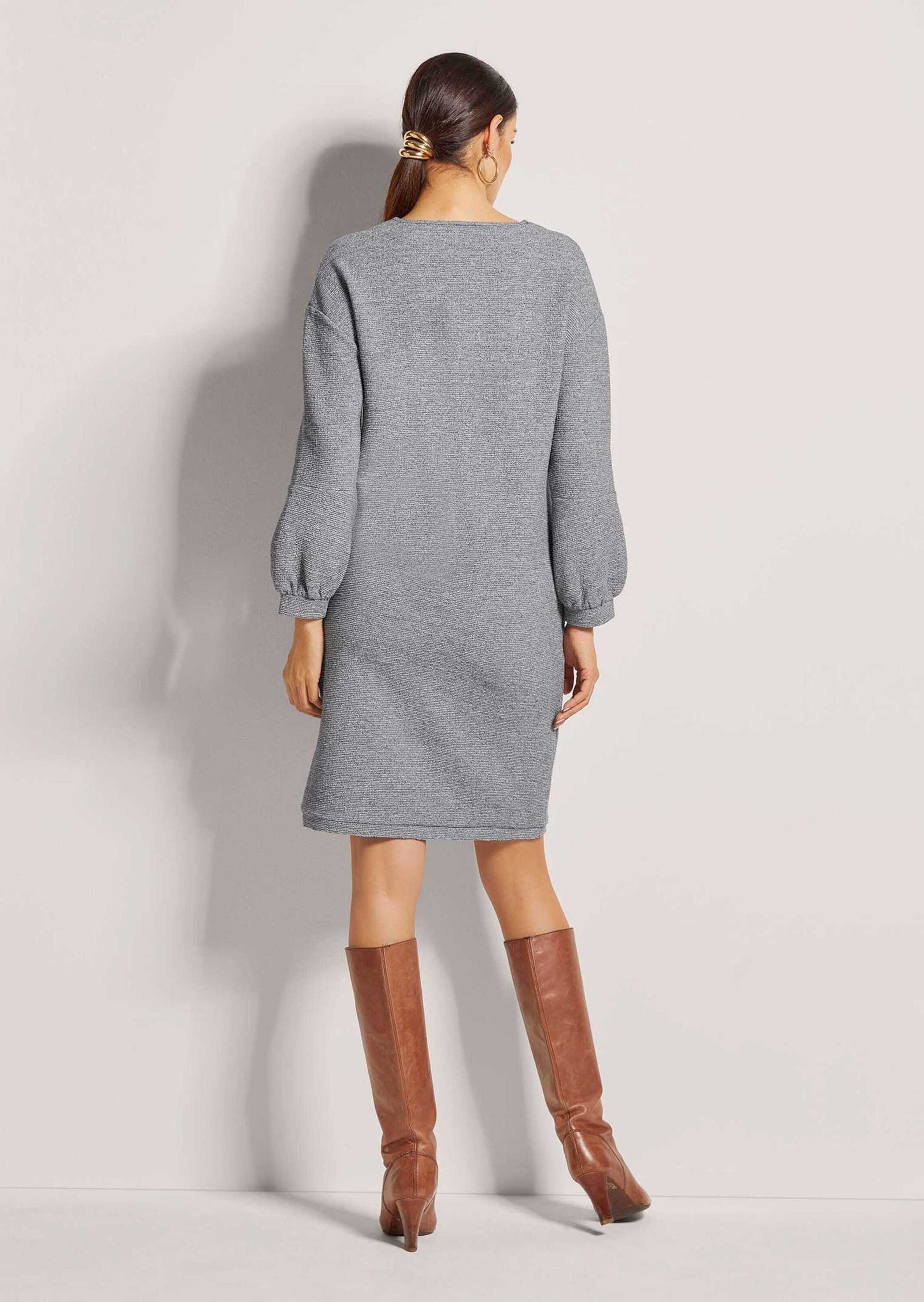 MADELEINE Midikleid Elastisches Oversized-Kleid mit Taschen Unifarbenes Modell mit klassischem Rundhalsausschnitt