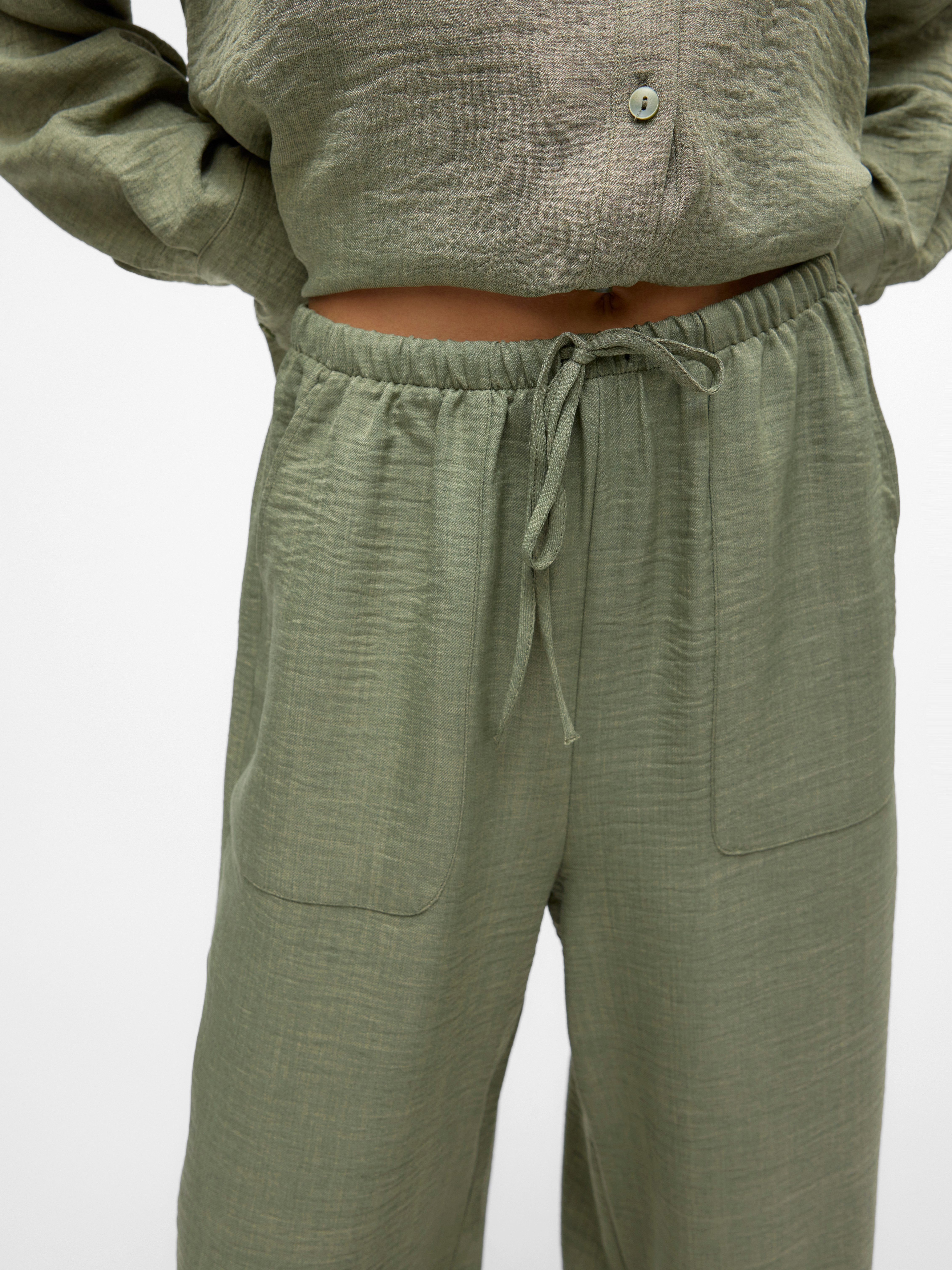 Vero Moda Schlupfhose VMMELANEY HW LOOSE PANT WVN GA NOOS Kunstfaser, loose fit – Bild 4 von 5