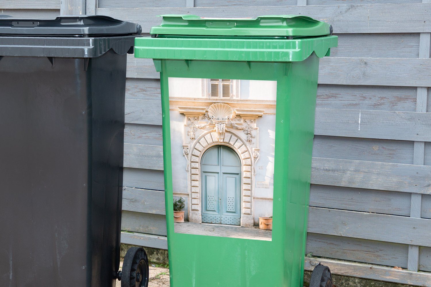 MuchoWow Wandsticker Tür - Abfalbehälter Mülltonne, - Sticker, Architektur - St), Blau Haus Mülleimer-aufkleber, Container, (1