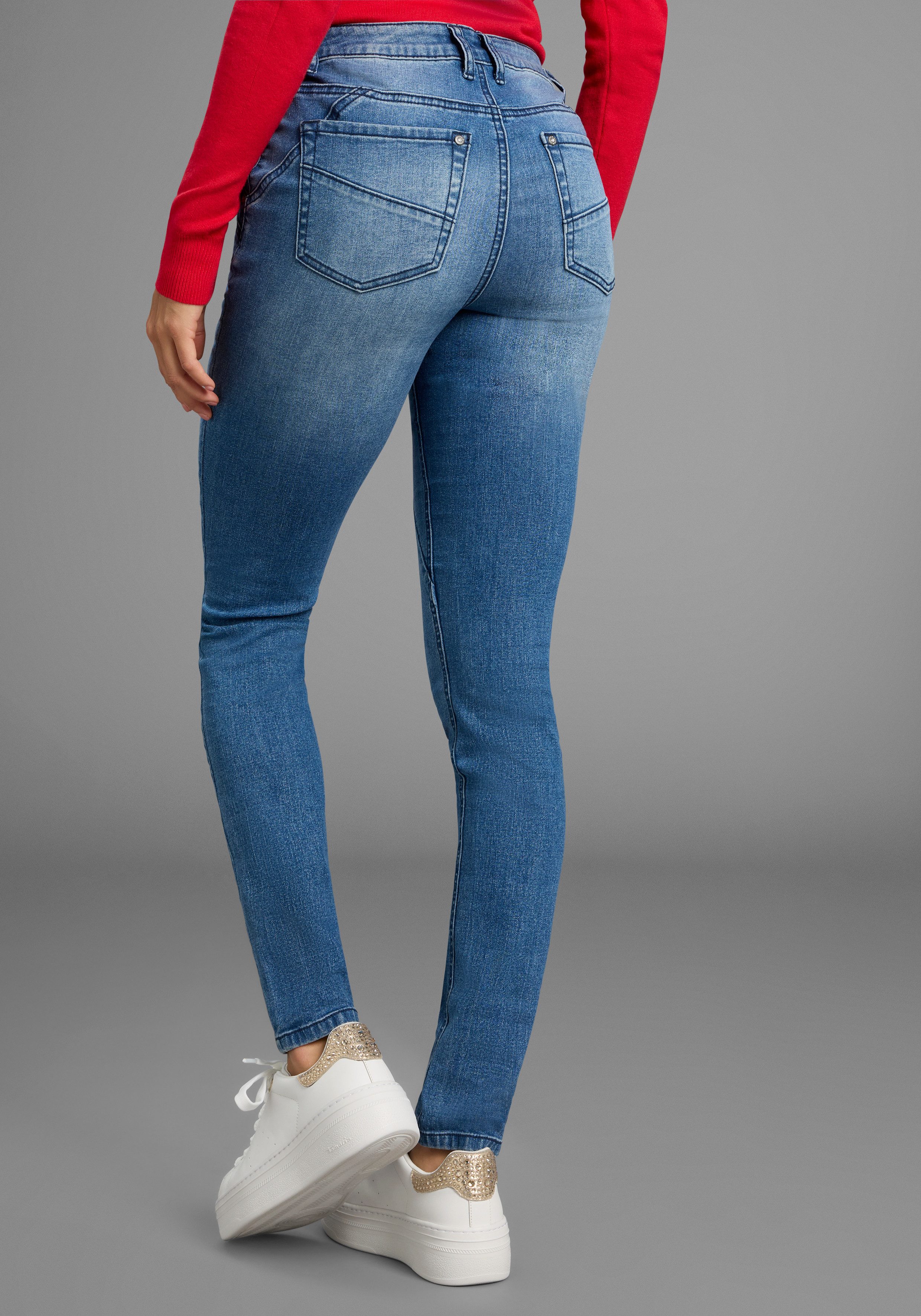 Bruno Banani Skinny-fit-Jeans extraenger Schnitt, normale Leibhöhe, mit Gesäß- und Eingrifftaschen – Bild 3 von 5