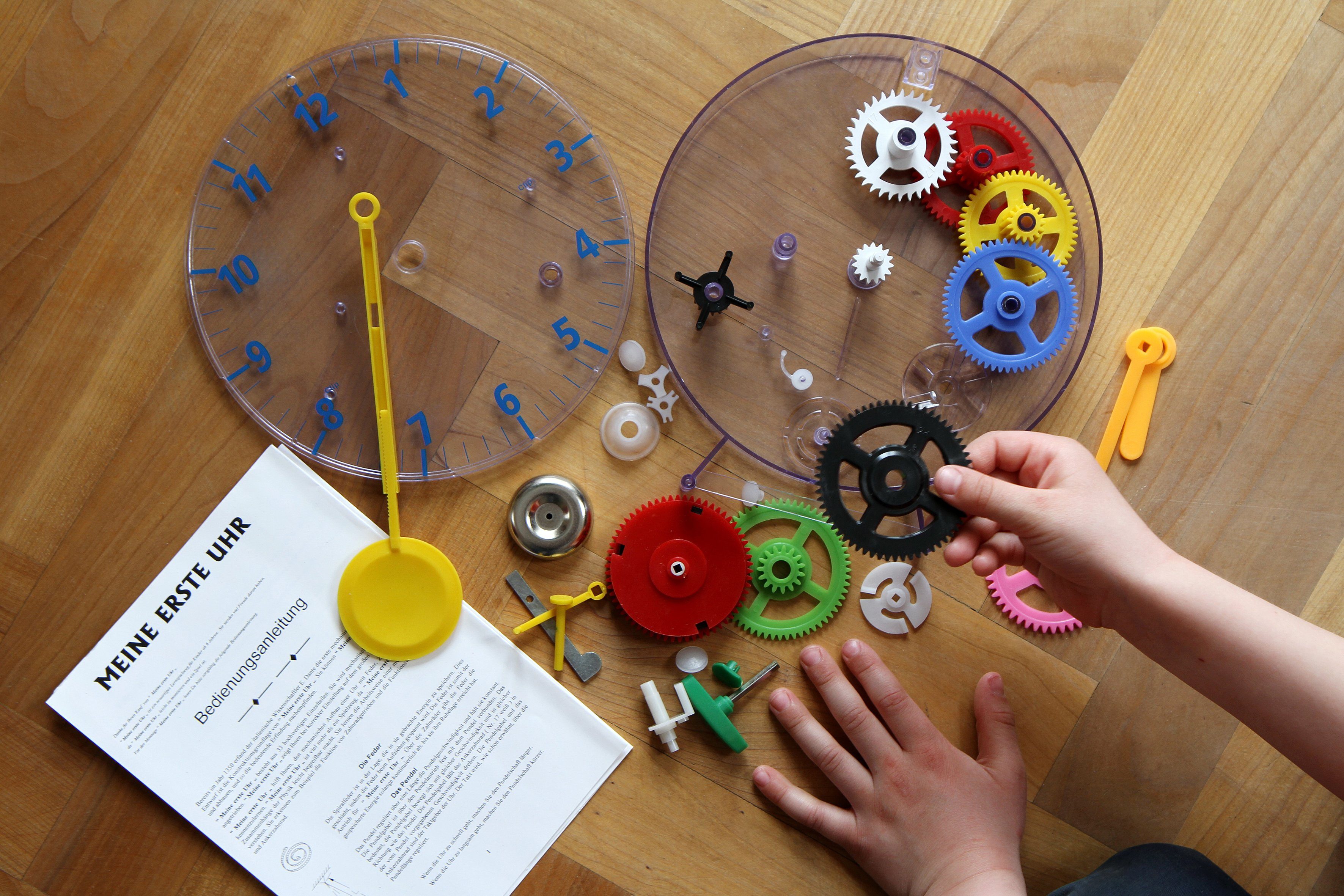 technoline Uhr Modell Kids Clock (faszinierender Pendeluhr-Bausatz für Kinder)