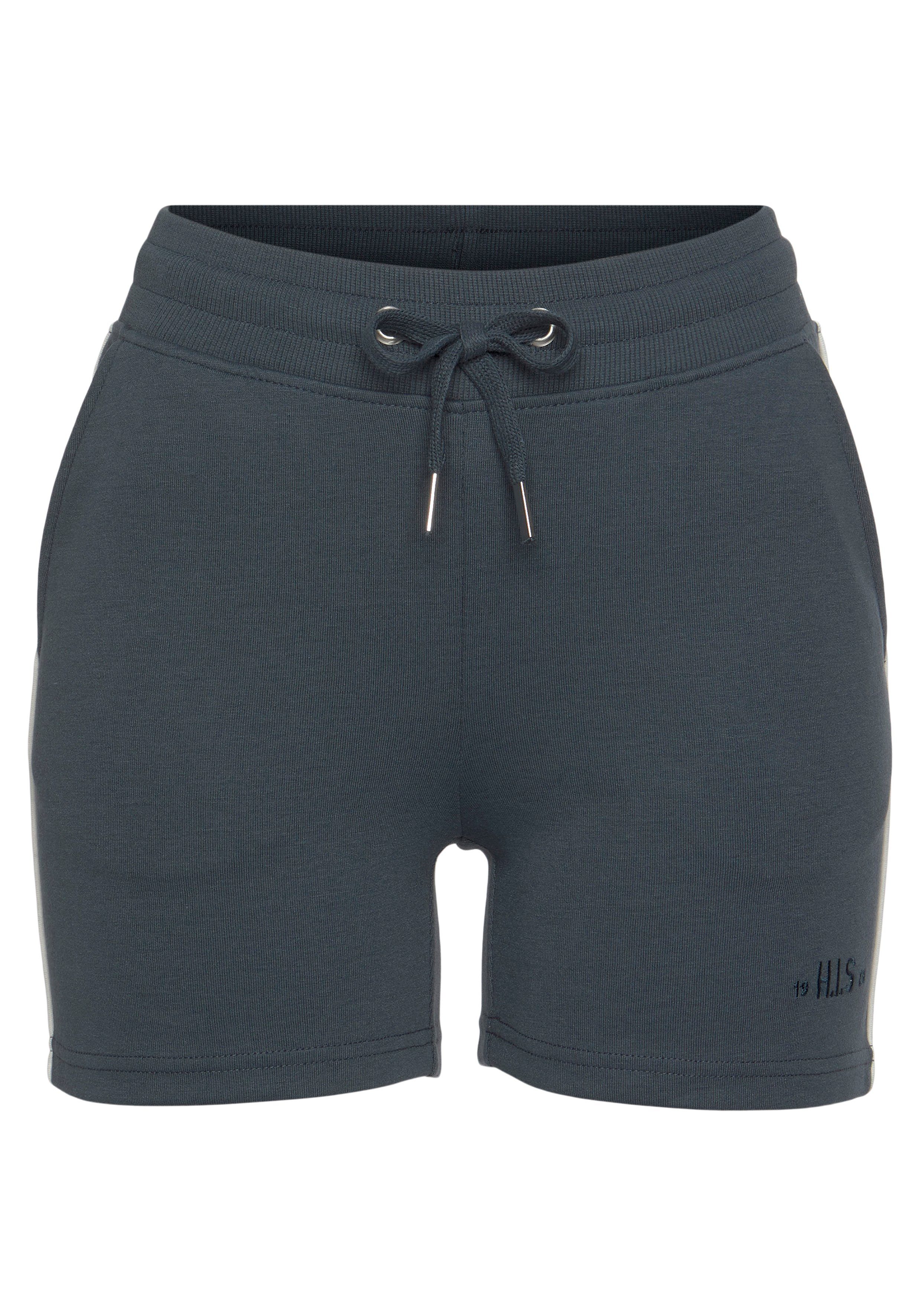 H.I.S Shorts mit seitlicher weißer Paspel. Reduzierter Preis € 16,99. Unverbindliche Preisempfehlung € 26,99