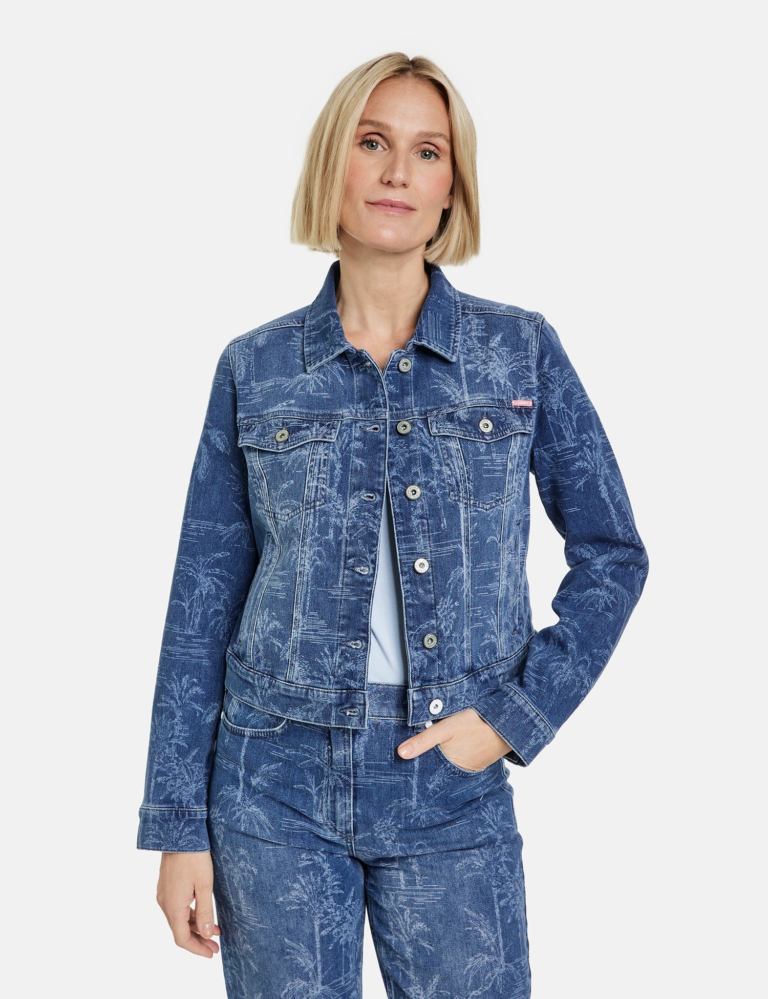 GERRY WEBER Jeansjacke Jeansjacke mit dezentem Palmendessin