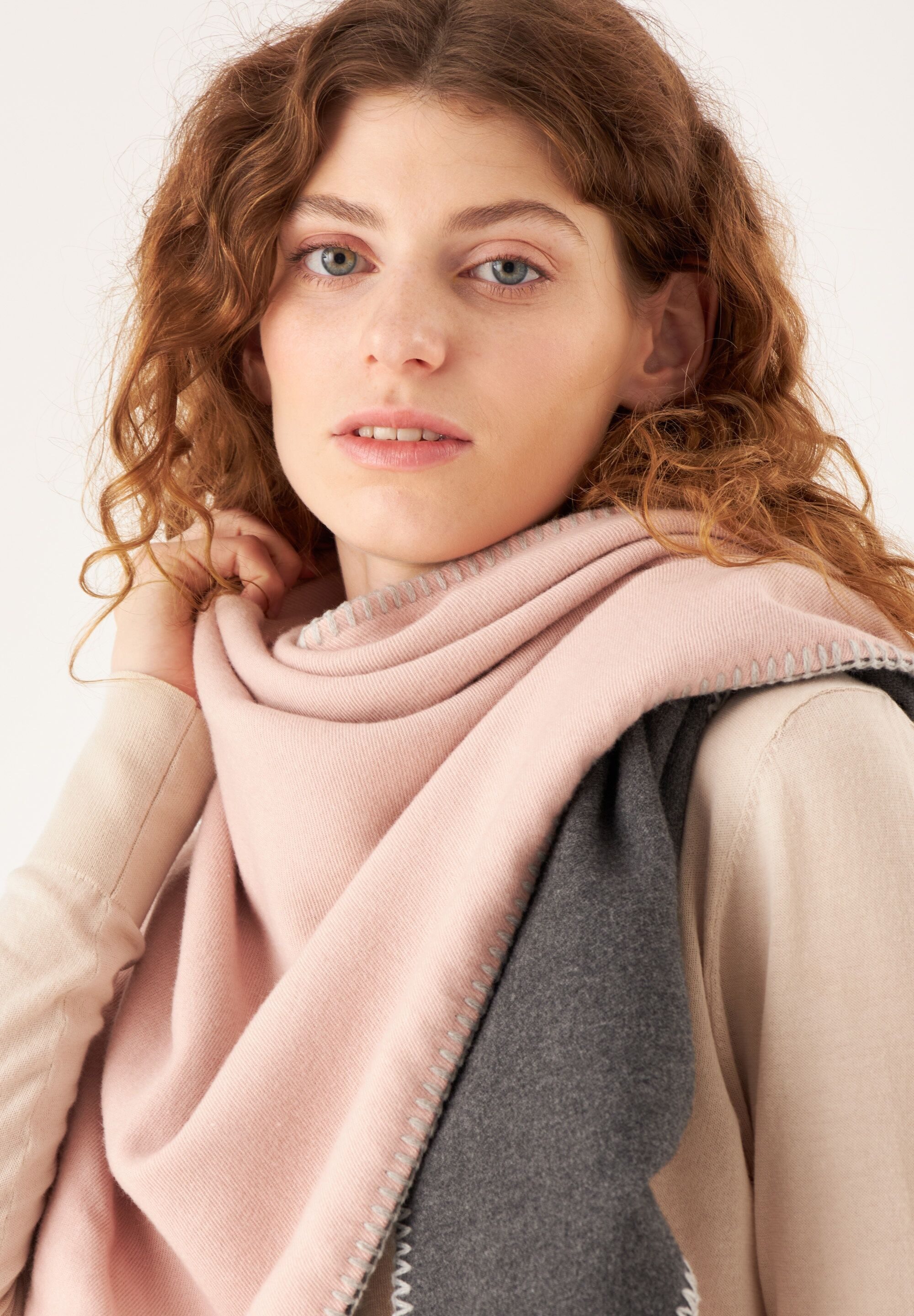 Codello Dreieckstuch, mit Kontrast-Stitching günstig online kaufen