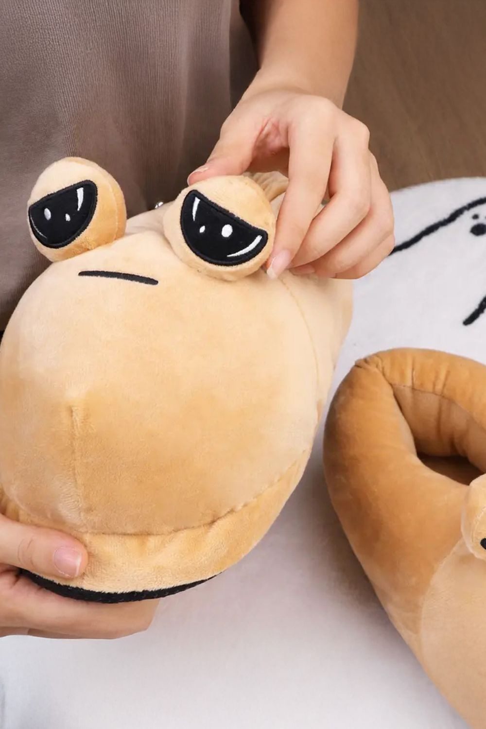 Corimori Super weiche POU Pantoffeln, Slipper Plüsch Hausschuhe (Packung, Geschenk) EU Einheitsgröße 30-40, super weich und rutschfest