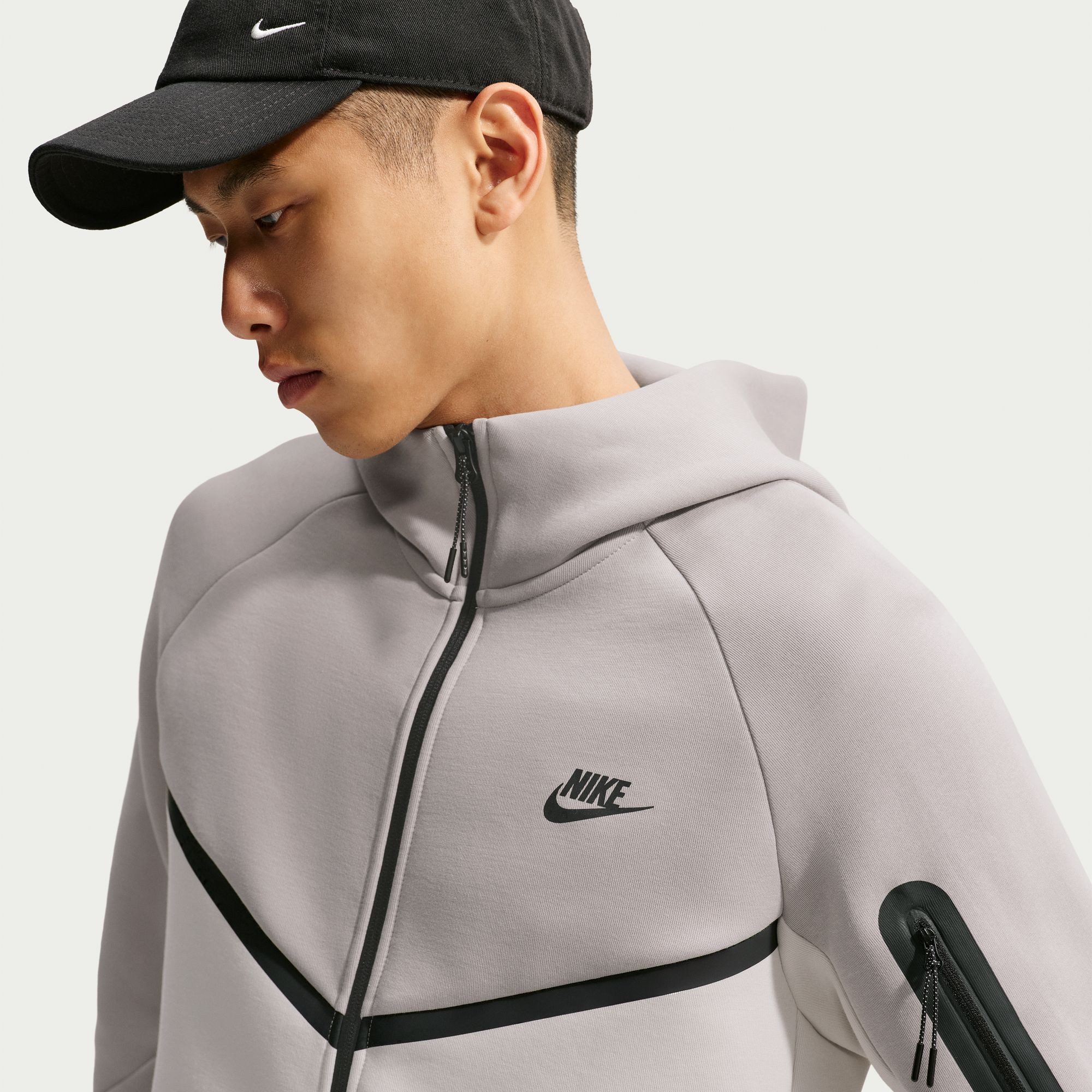 Nike Sportswear Sweatjacke M NK TCH FLC FZ WR HOODIE mit 2-Wege-Reißverschluss, aus elastischem Material