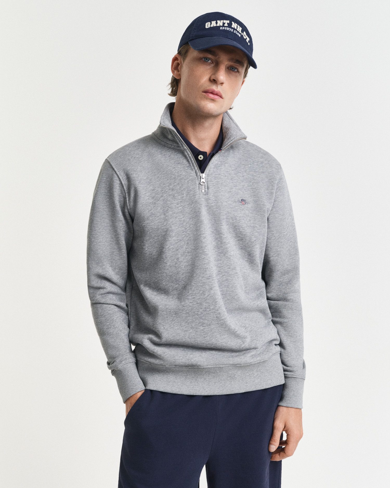 Gant Sweatshirt REG SHIELD HALF ZIP SWEAT mit Logostickerei auf der Brust