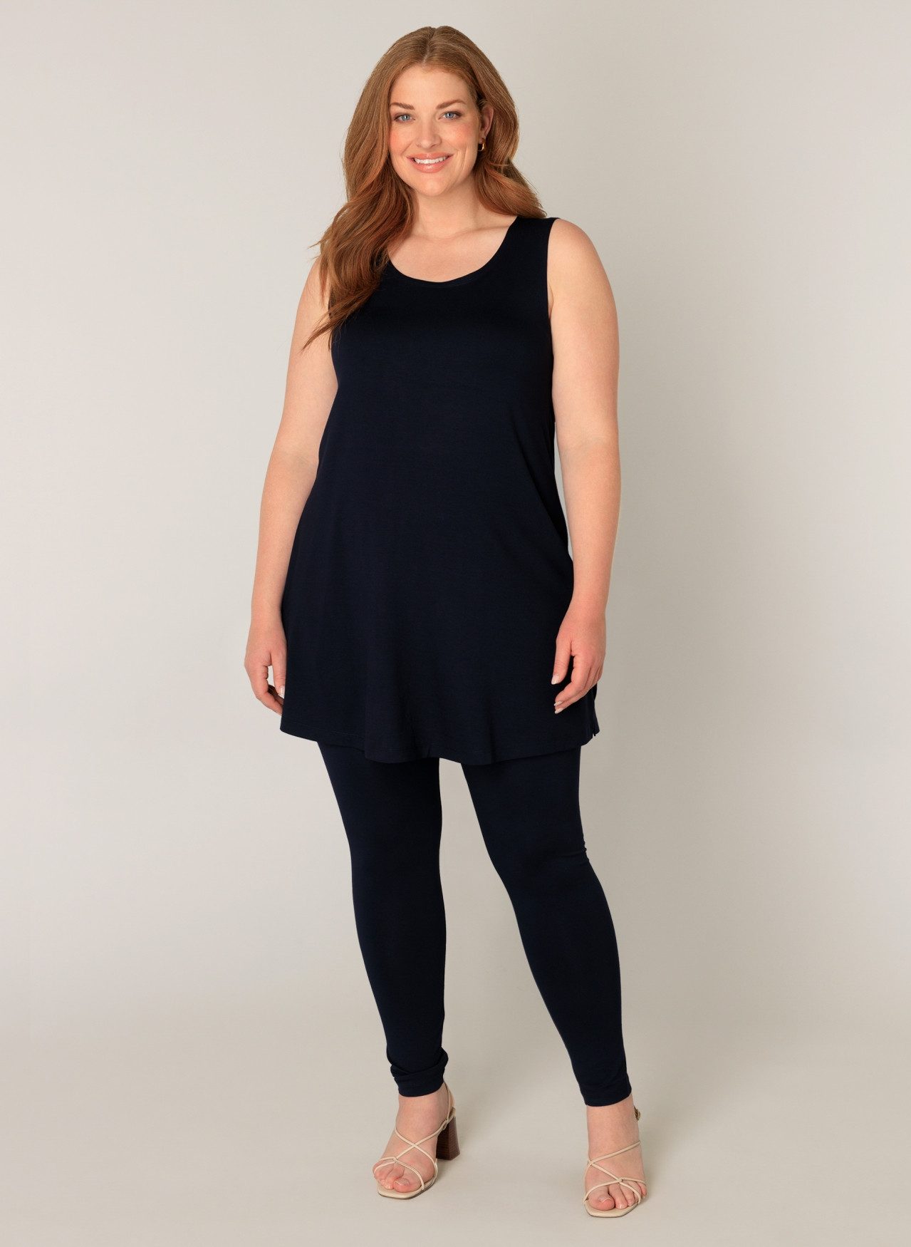 Base Level Curvy Longshirt ABBIGALE ärmellos, seitlich geschlitzt
