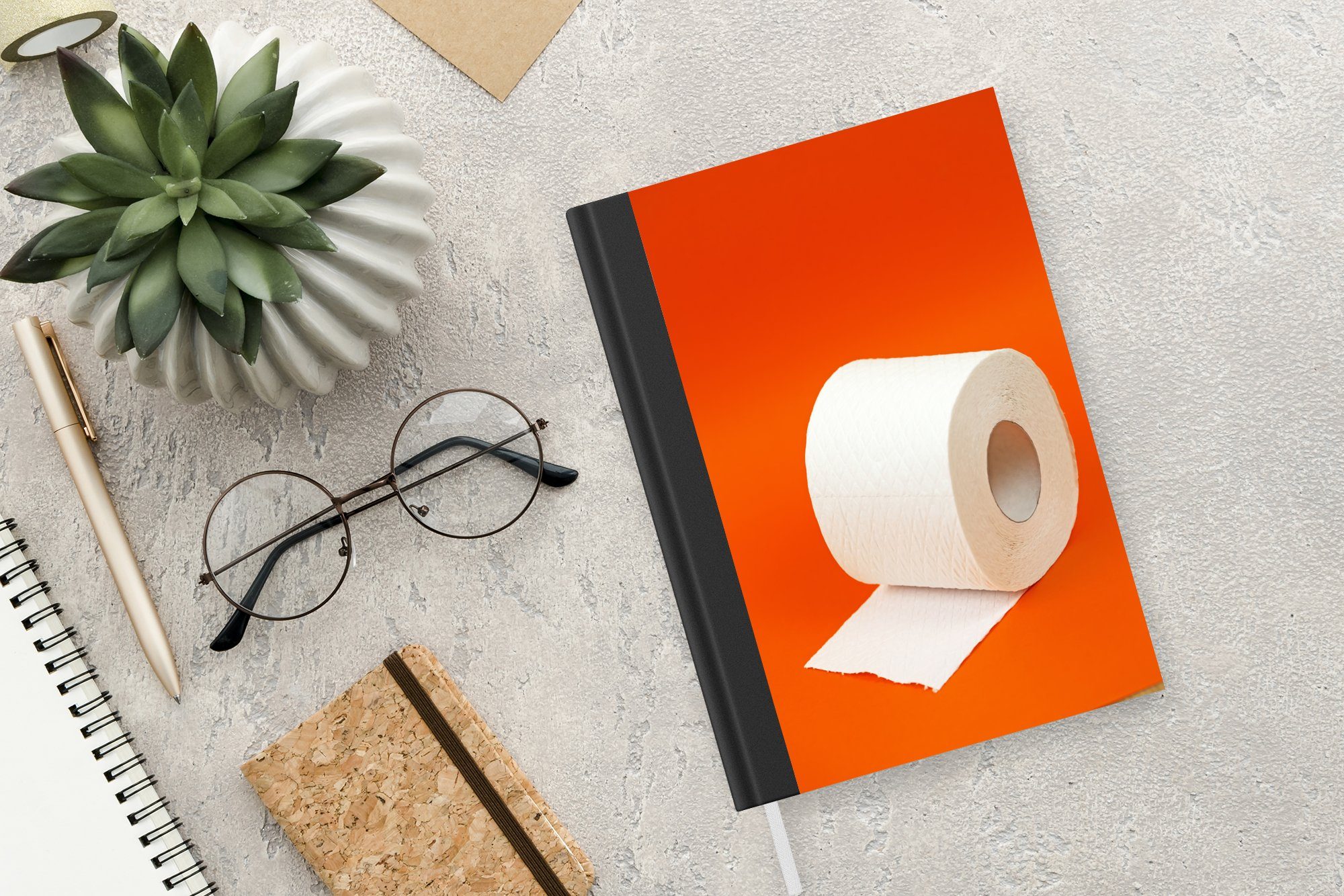 MuchoWow Notizbuch Toilettenpapier auf Orange, A5, Haushaltsbuch Journal, 98 Notizheft, Tagebuch, Merkzettel, Seiten