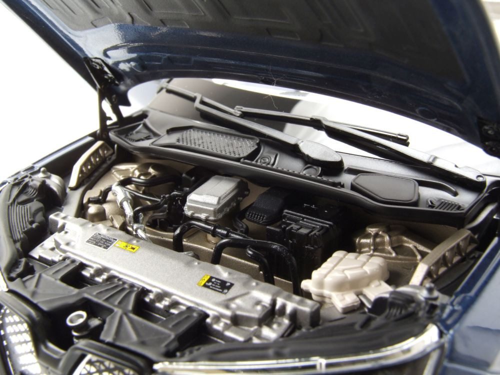 Minichamps Modellauto BMW iX 2022 blau metallic, Maßstab 1:18