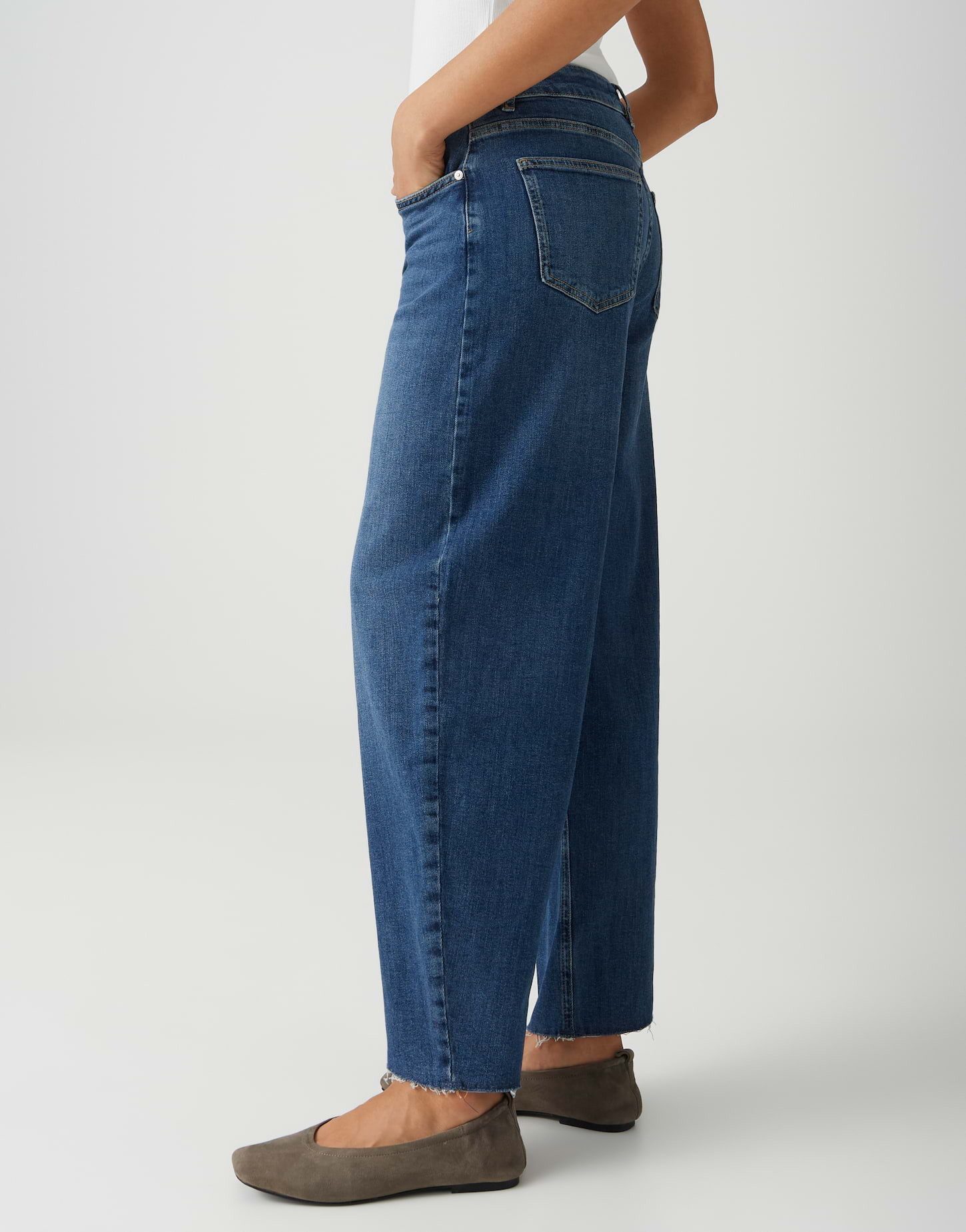 OPUS PANTS Relax-fit-Jeans MARI CLEAR aus Baumwollmix Mid Rise Markante Form mit lässigen Used-Effekten – Bild 5 von 5