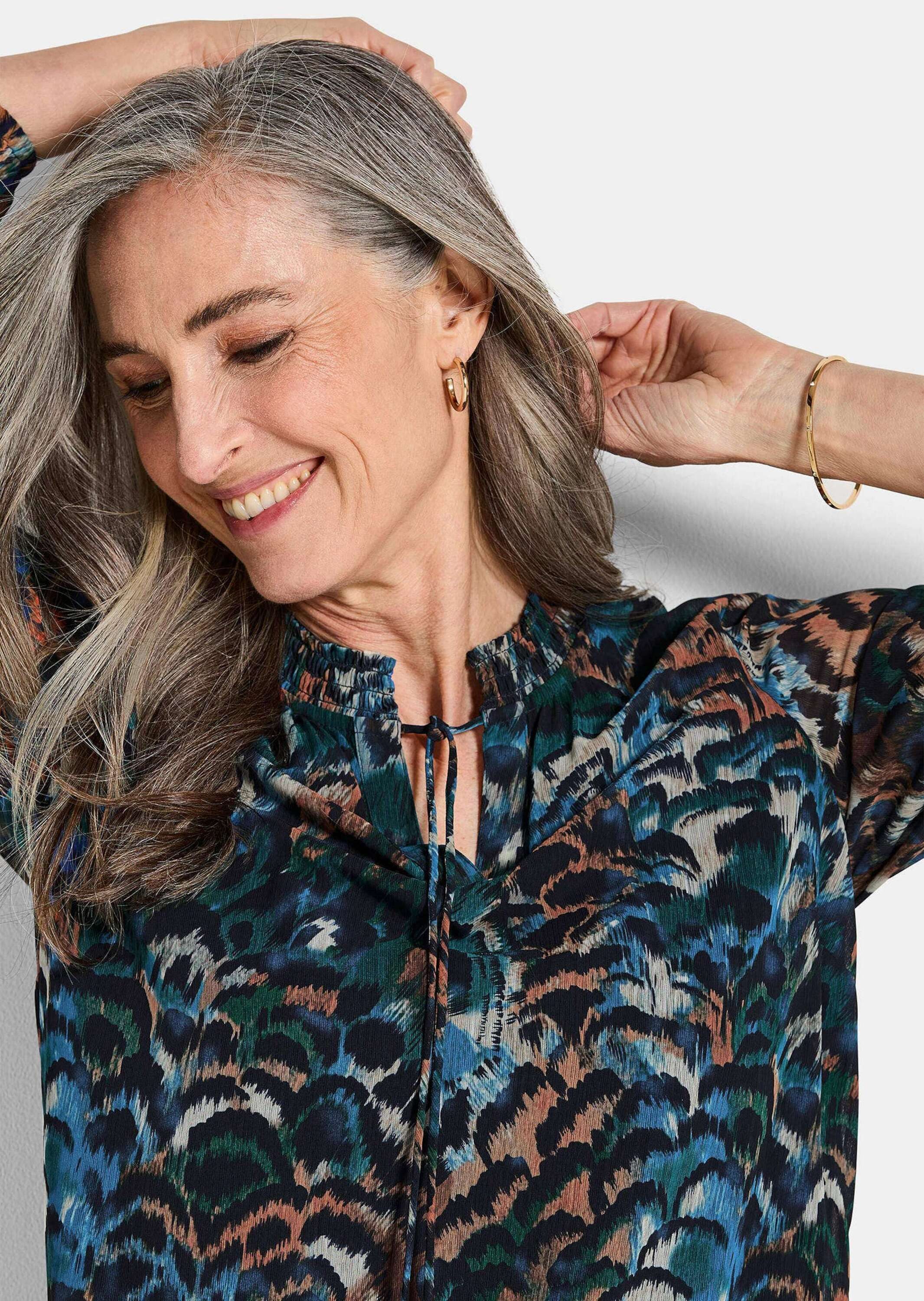GOLDNER Schlupfbluse Leichte Jersey-Druckbluse, Langarm Schlupfbluse mit gesmoktem Kragen, Bindebändern und Langarm