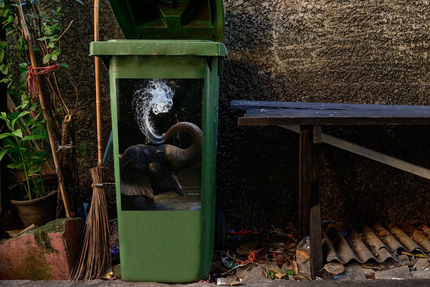 Mülltonne, Wandsticker MuchoWow Rüssel - Abfalbehälter Natur Tiere Elefant - Sticker, (1 Mülleimer-aufkleber, - Container, Wasser - St),