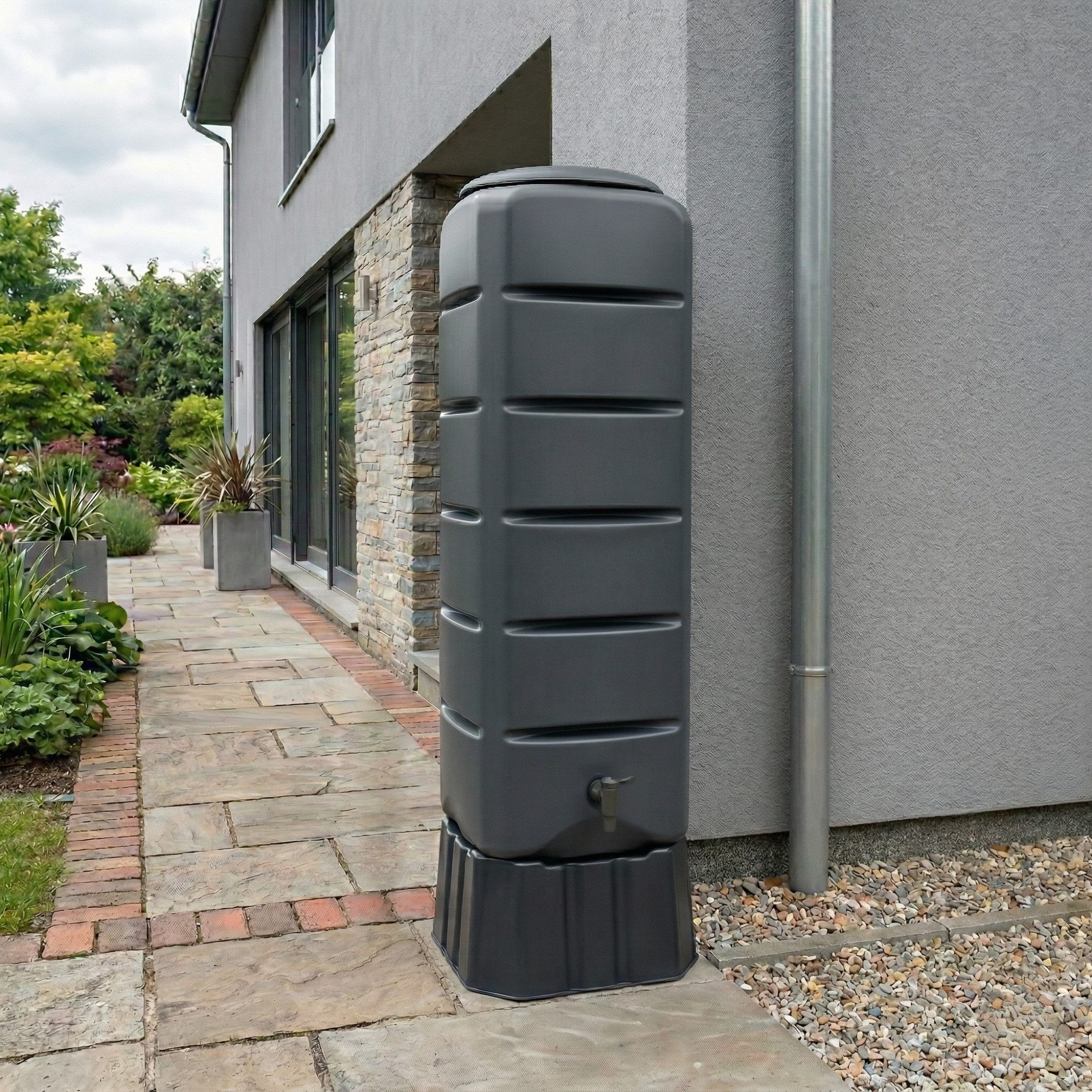 YourCasa Regentonne Regentonne [Tower] 120L mit Standfuss, Deckel & Wasserhahn Regenfass, 120 Liter, Eckig und Schmal, inkl. Sockel 39,6 x 118,6 cm – Bild 2 von 5