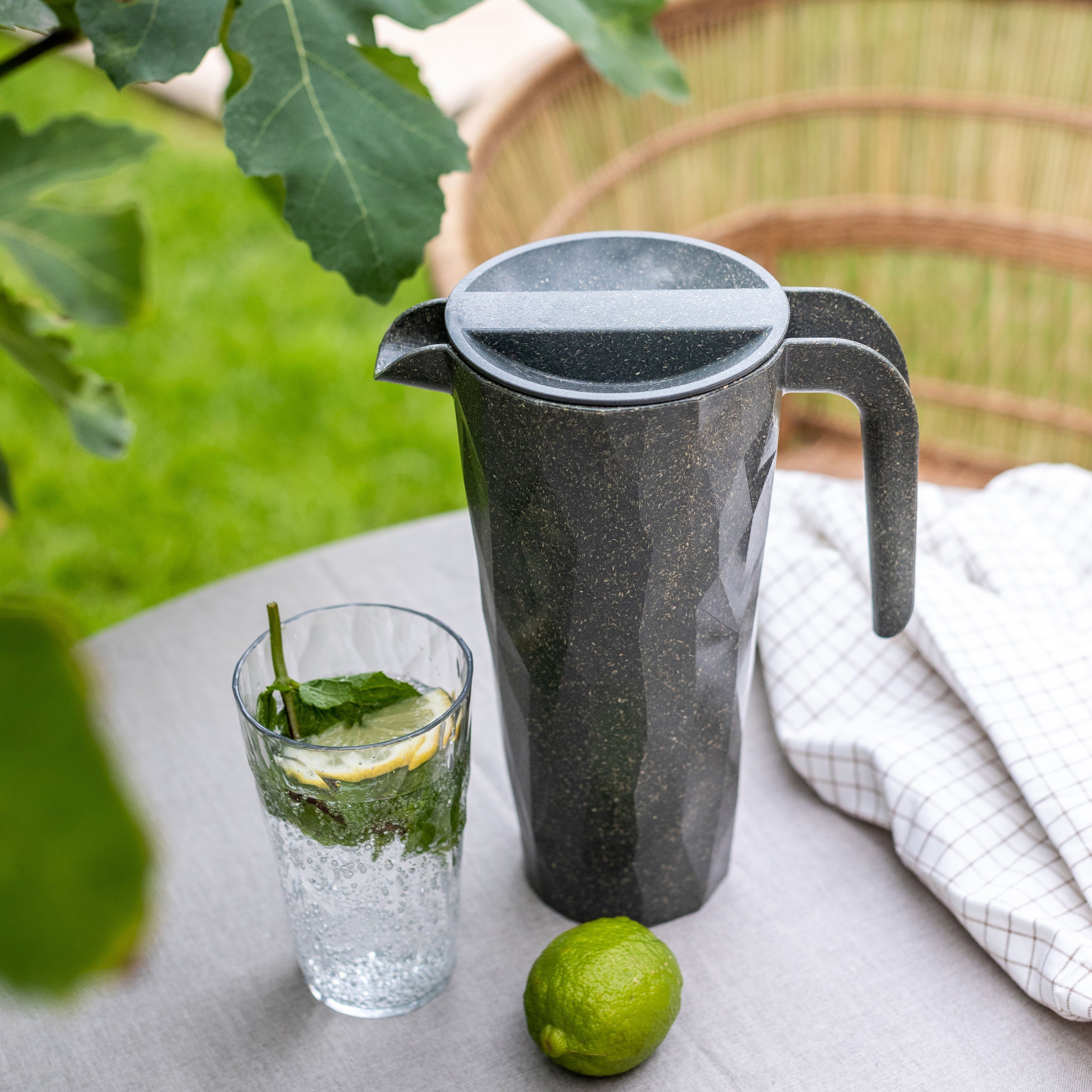 KOZIOL Kanne CLUB PITCHER, 1,5 l, spülmaschinenegeeignet, unzerbrechlich, 100% recycelbar